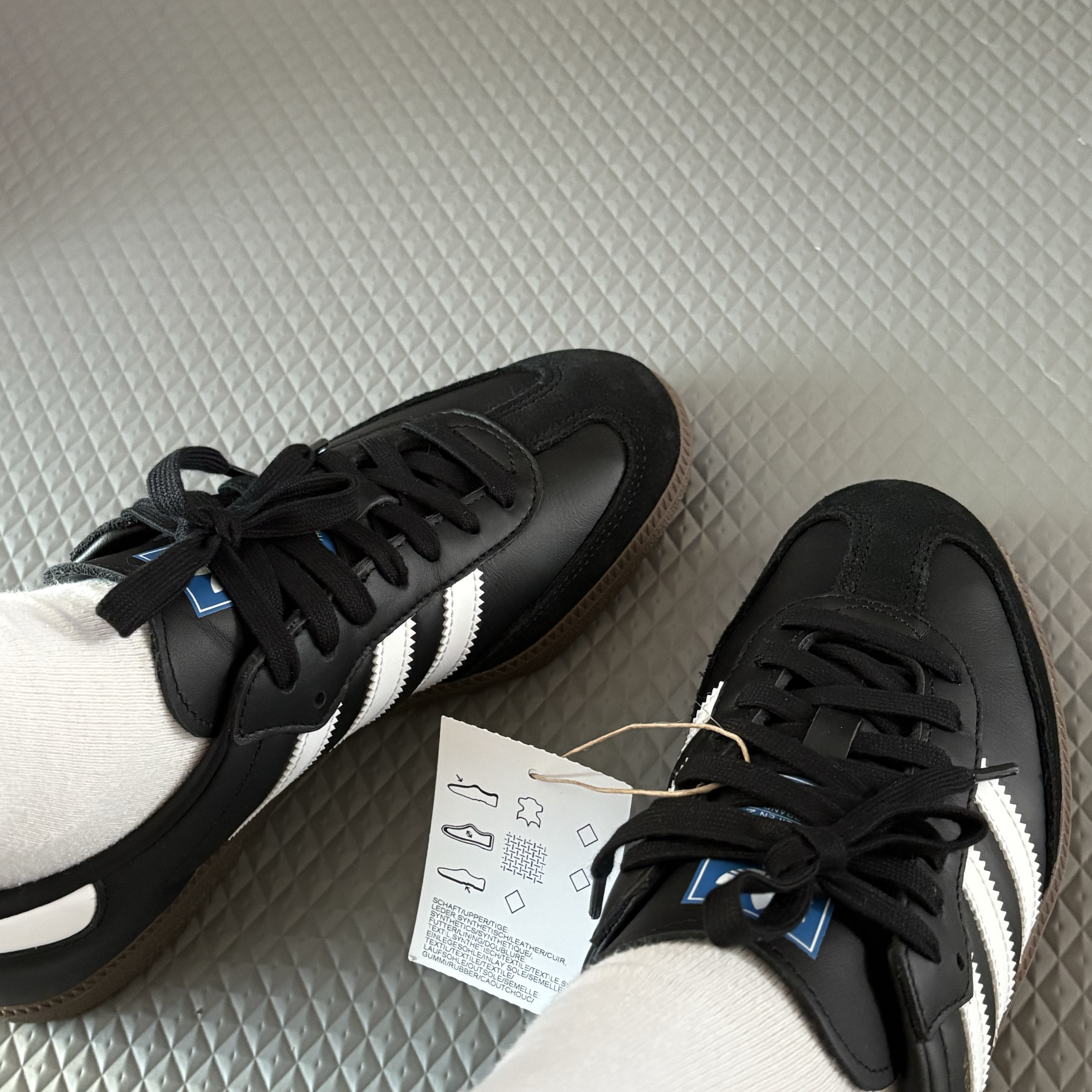 Adidas Samba OG Black White Gum 착용 스타일