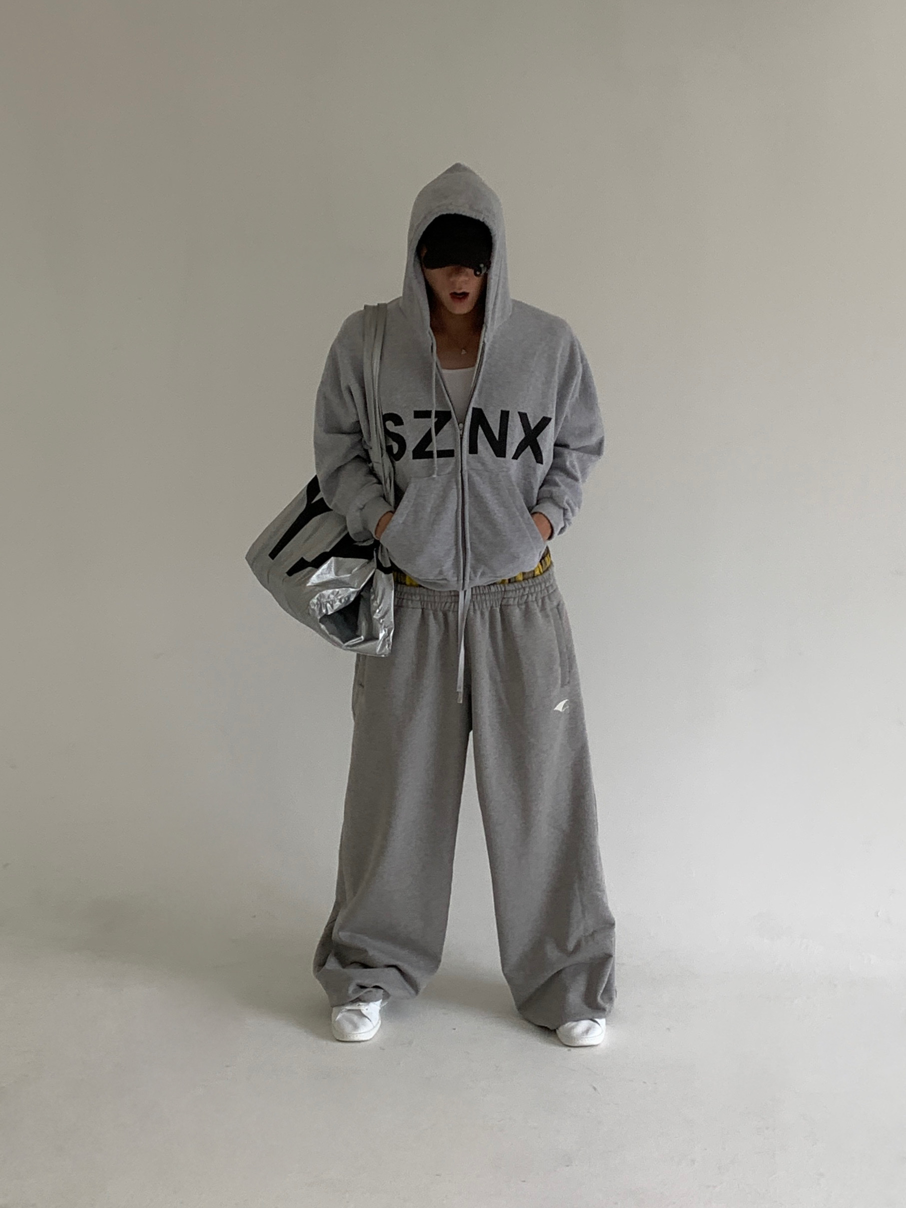 Yeezy HD-10 Grey - Korea Limited, Balenciaga x Adidas Stan Smith Core White Green 착용 스타일 - 5
