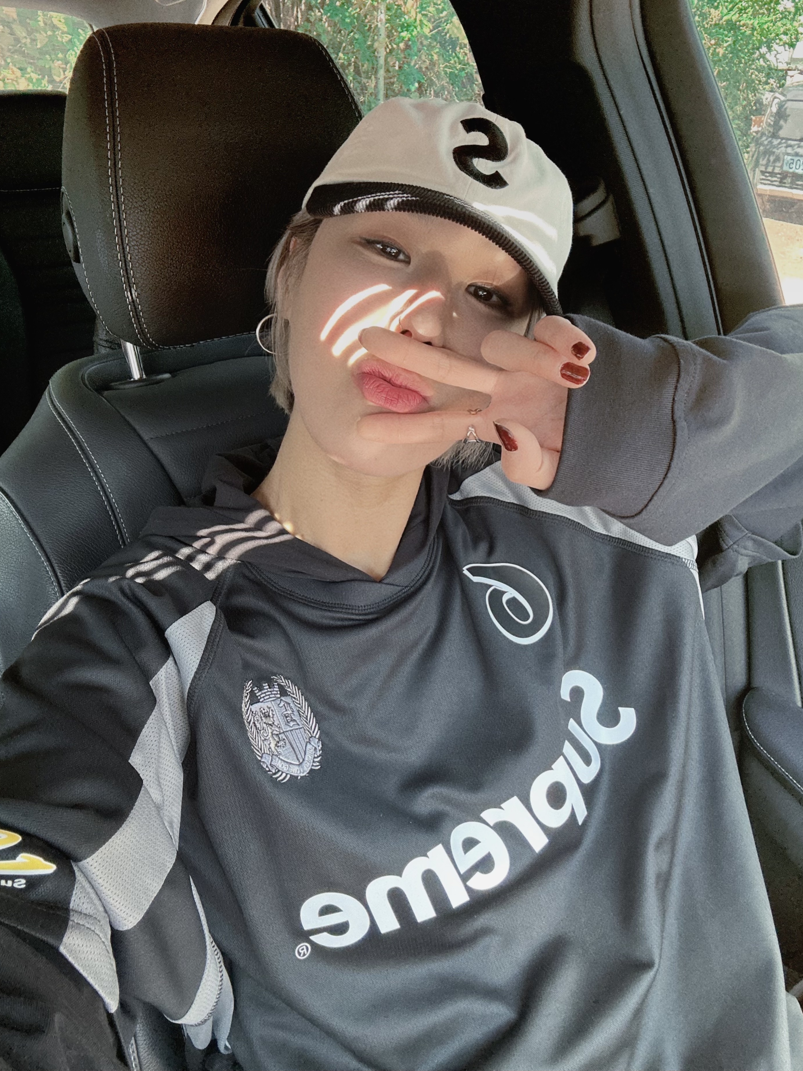 Supreme 2-Tone S Logo 6-Panel Stone - 24SS, Supreme Hooded Soccer Jersey Black - 23FW 착용 스타일 - 7