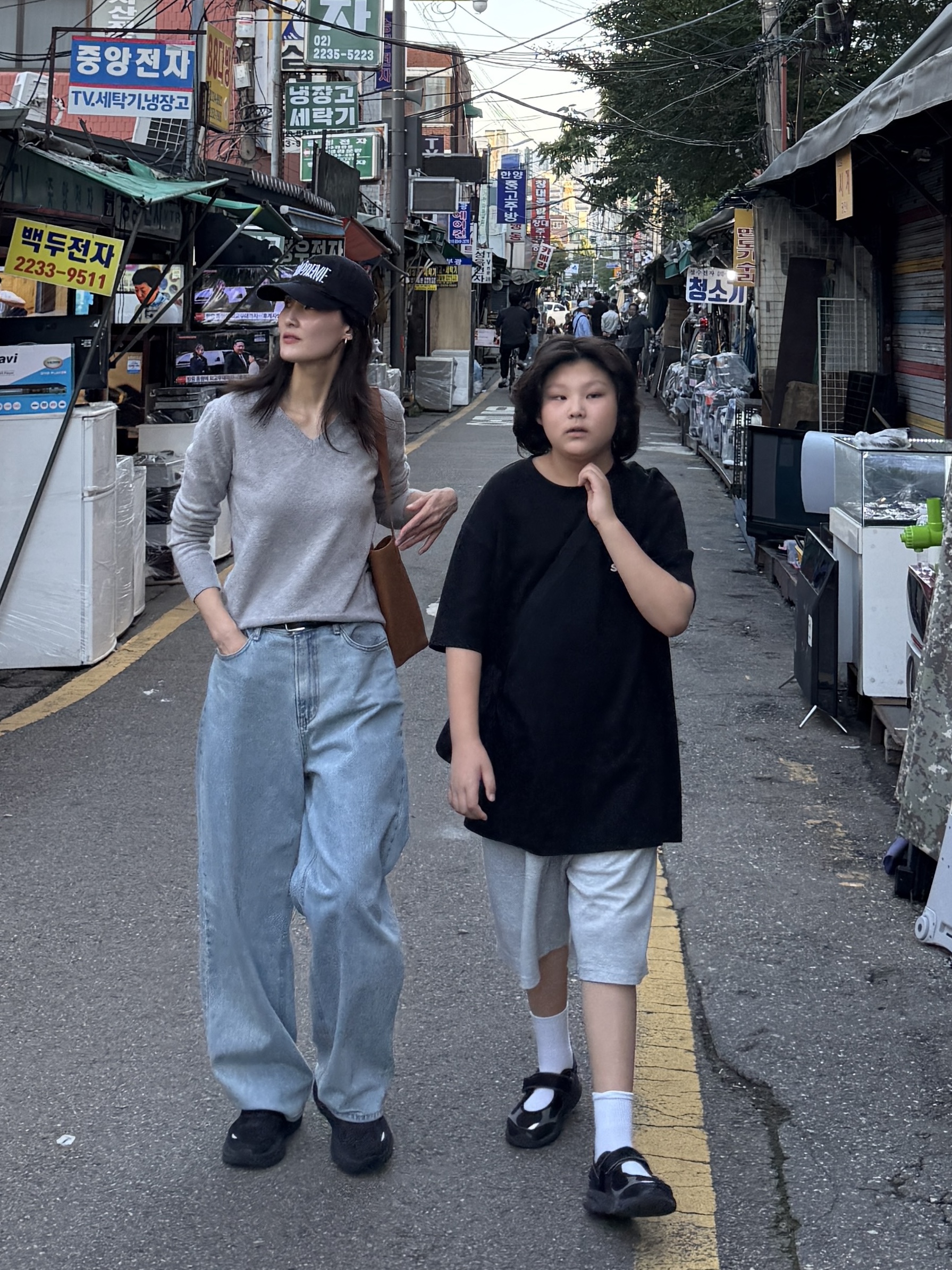 IAB Studio 10th Anniversary T-Shirts Pack White & Black (2 Pack), Supreme Splatter 6-Panel Black - 25FW 착용 스타일 - 10
