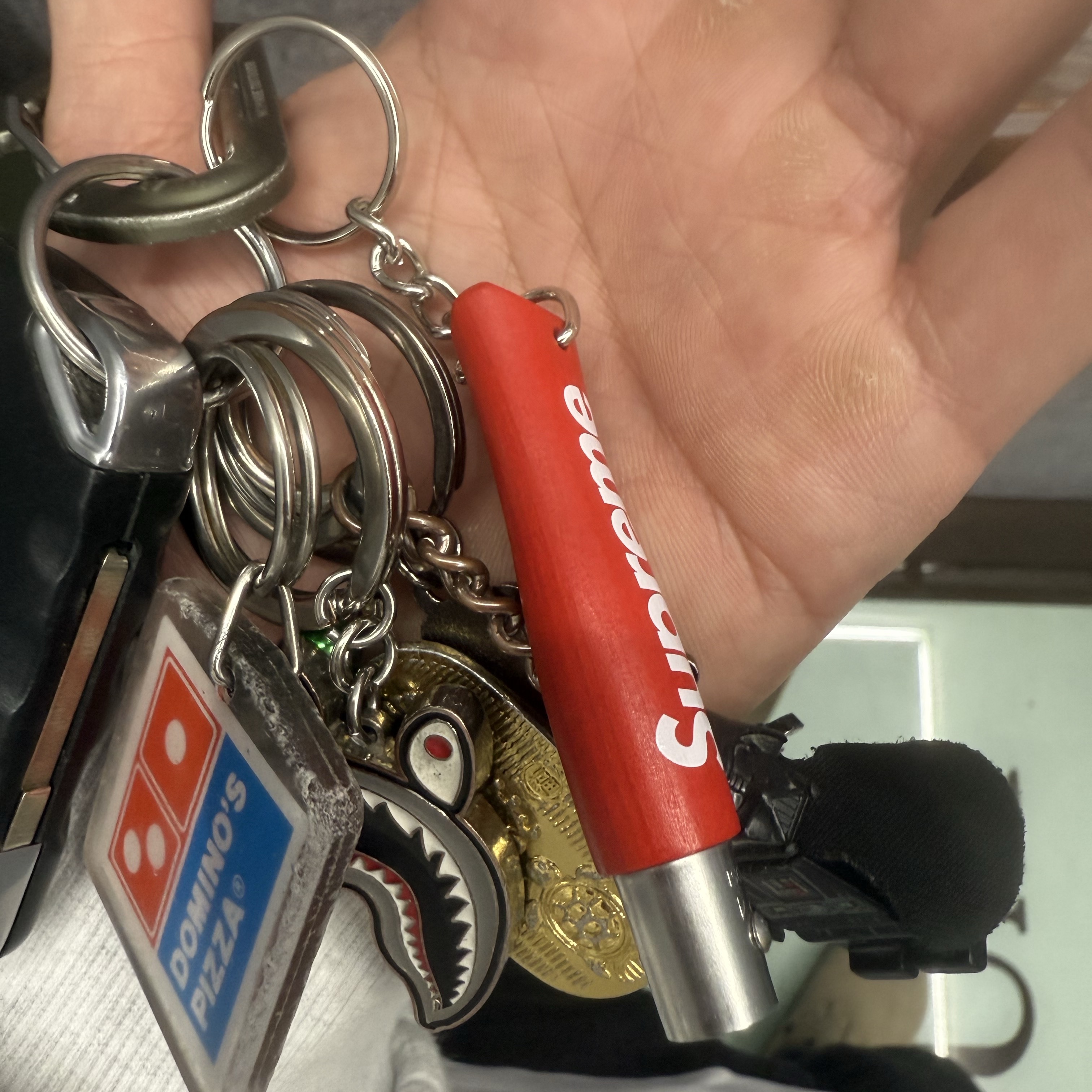 Supreme x Opinel No. 4 Knife Keychain Red - 25FW 착용 스타일