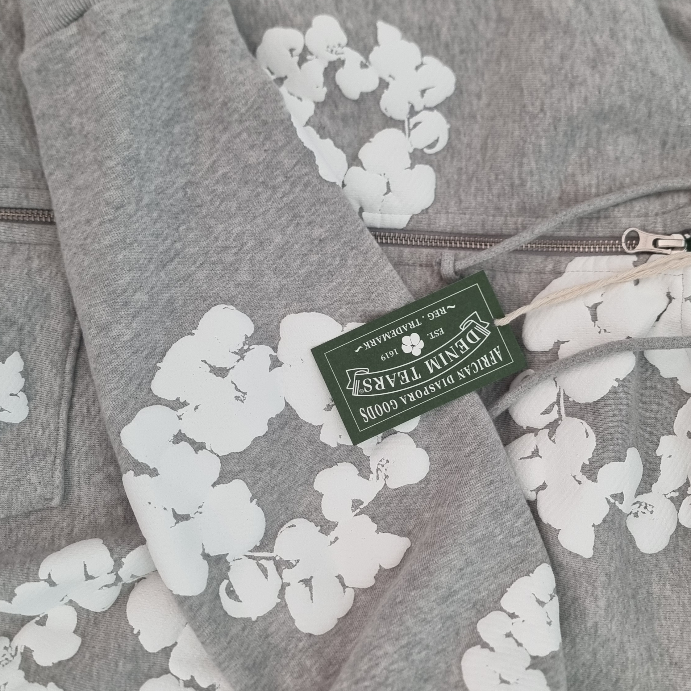Denim Tears Cotton Wreath Zip Hoodie Grey 착용 스타일