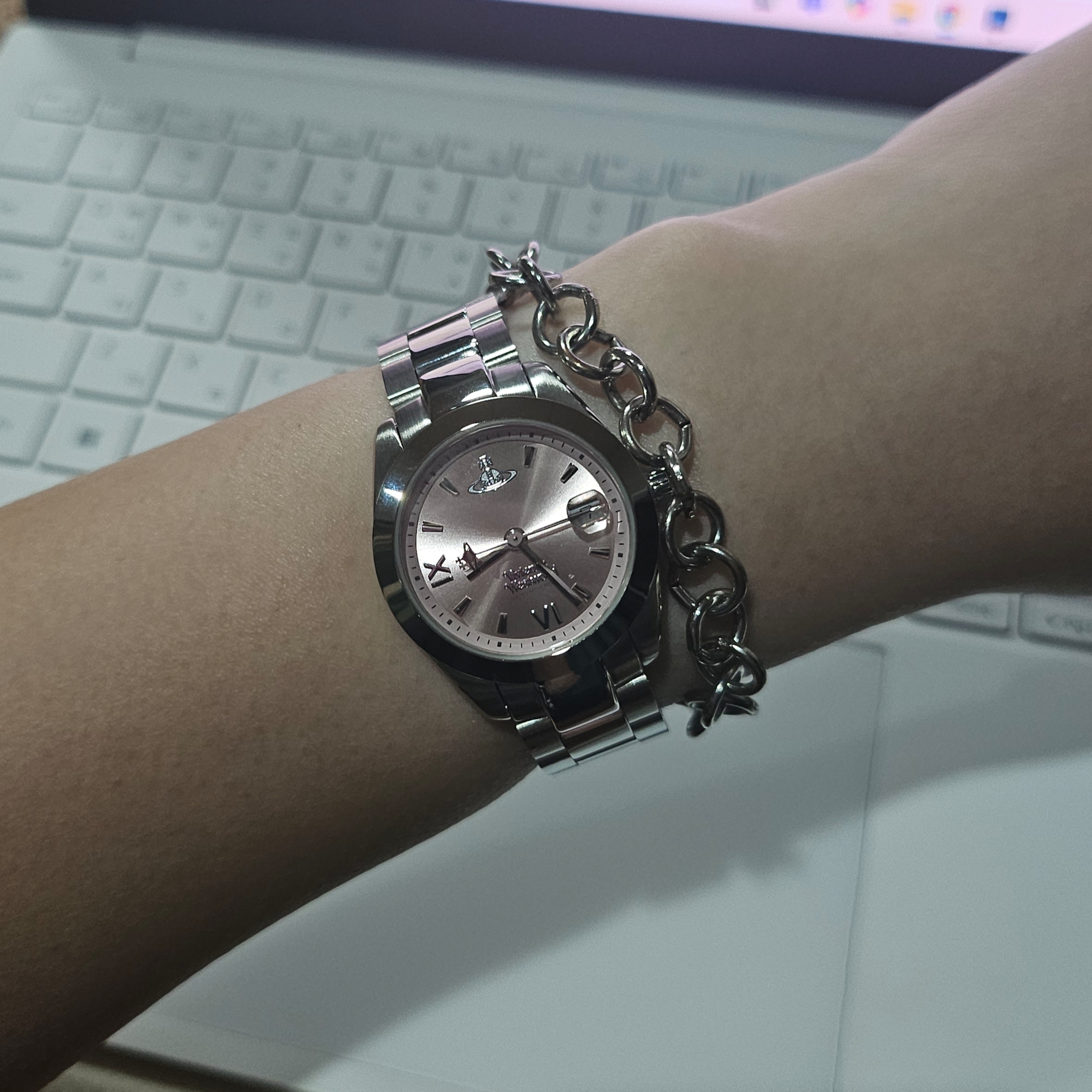 Vivienne Westwood Fenchurch Silver Pink 착용 스타일 - 2