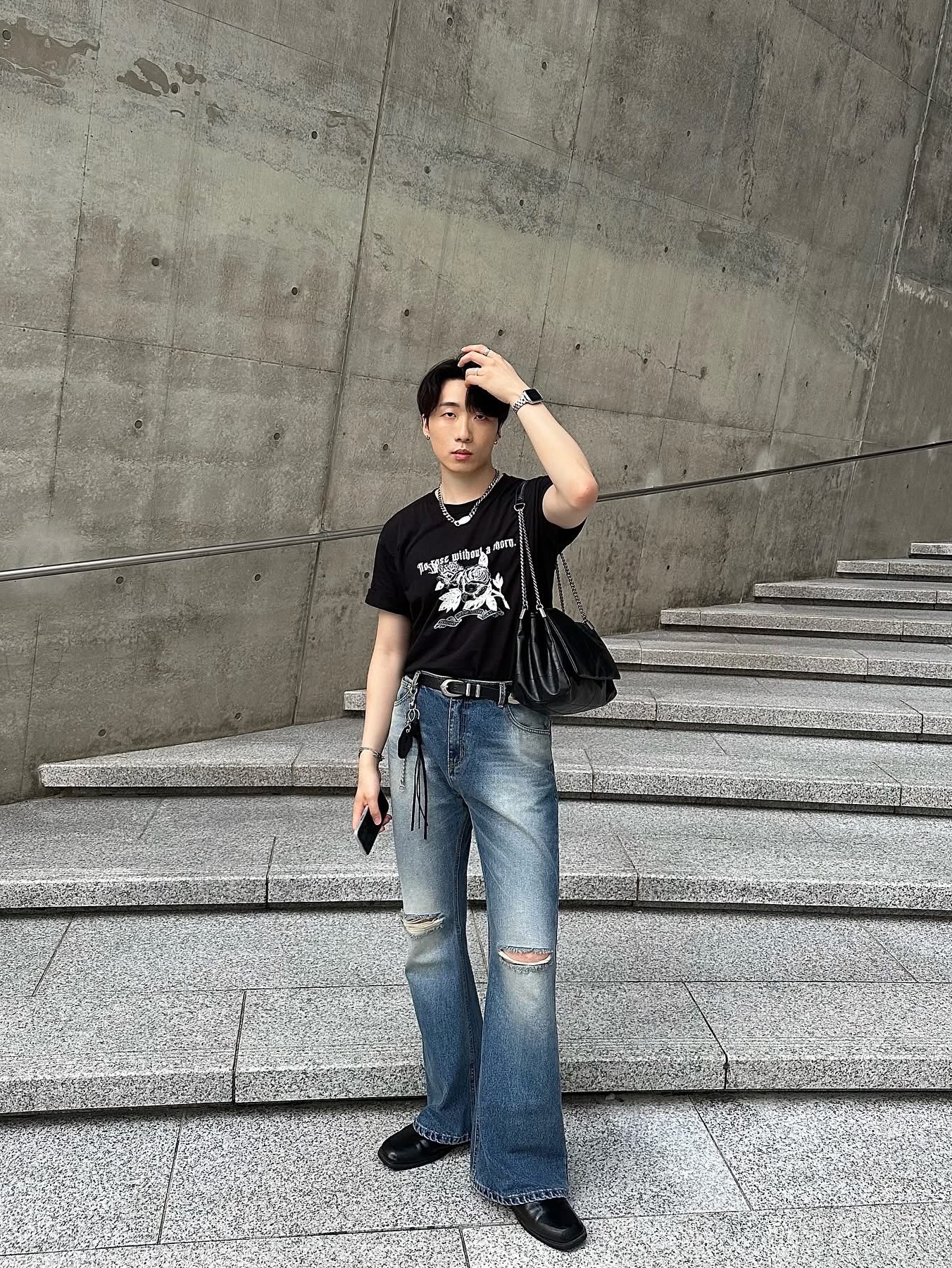 Monamhee x Peaceminusone Daihee Plush Keyring, Zara Rock Style Flap Shoulder Bag Black 착용 스타일 - 4