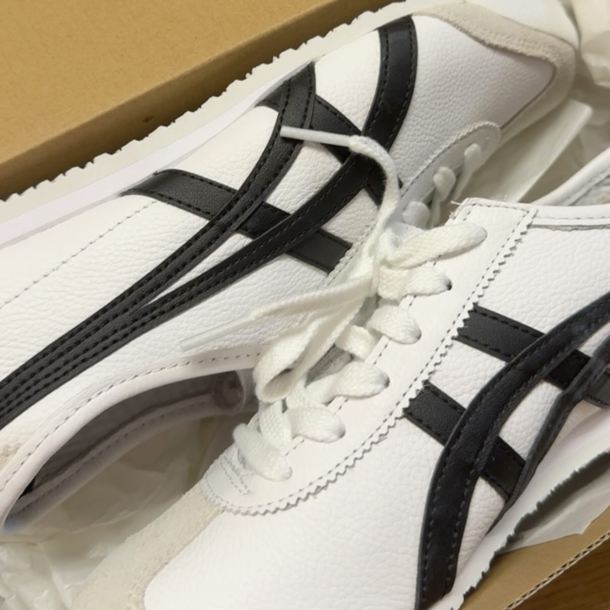 Onitsuka Tiger Mexico 66 White Black 착용 스타일