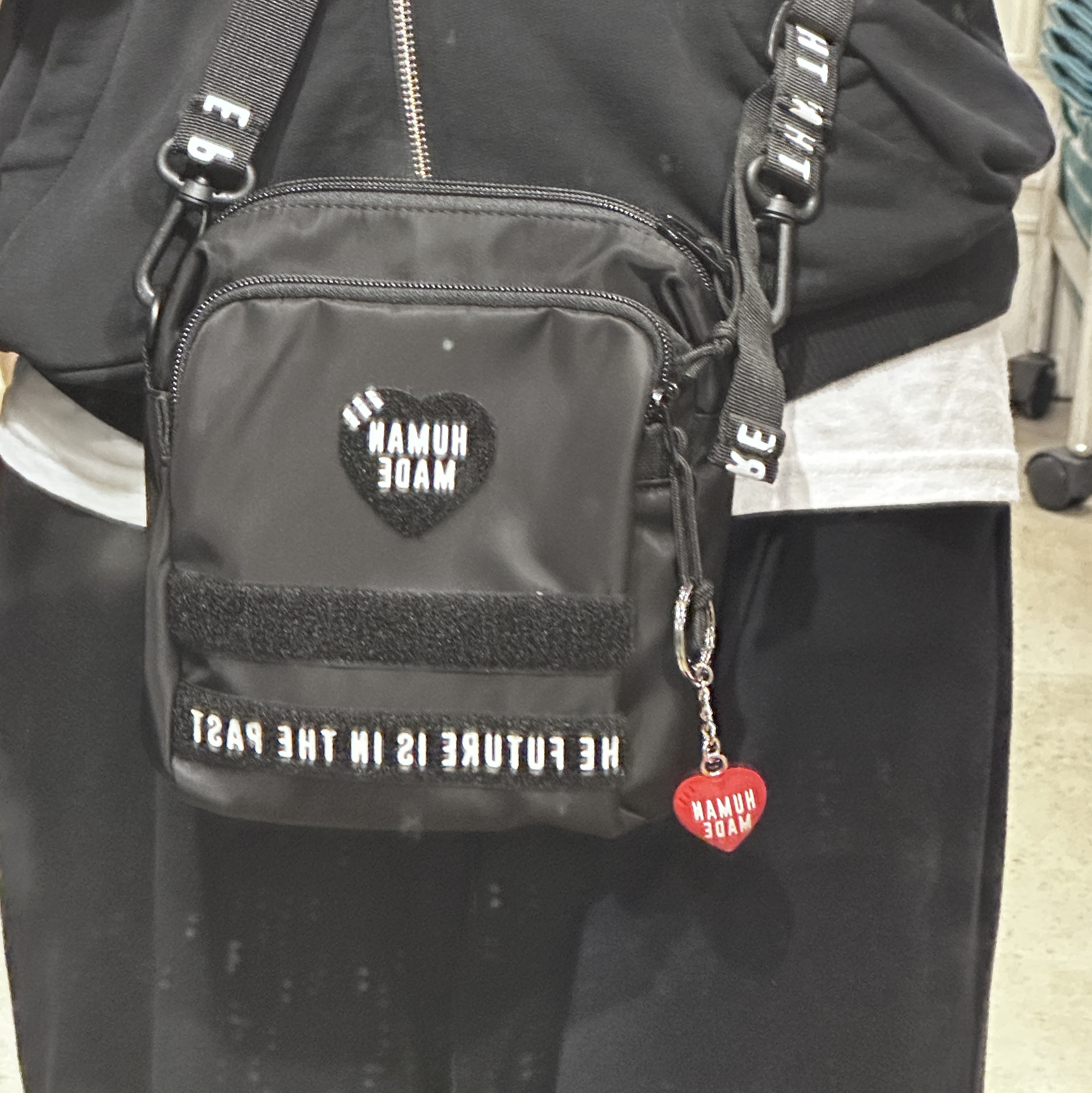 Human Made Military Pouch Large Black, Human Made Heart Rubber Key Chain Red 착용 스타일