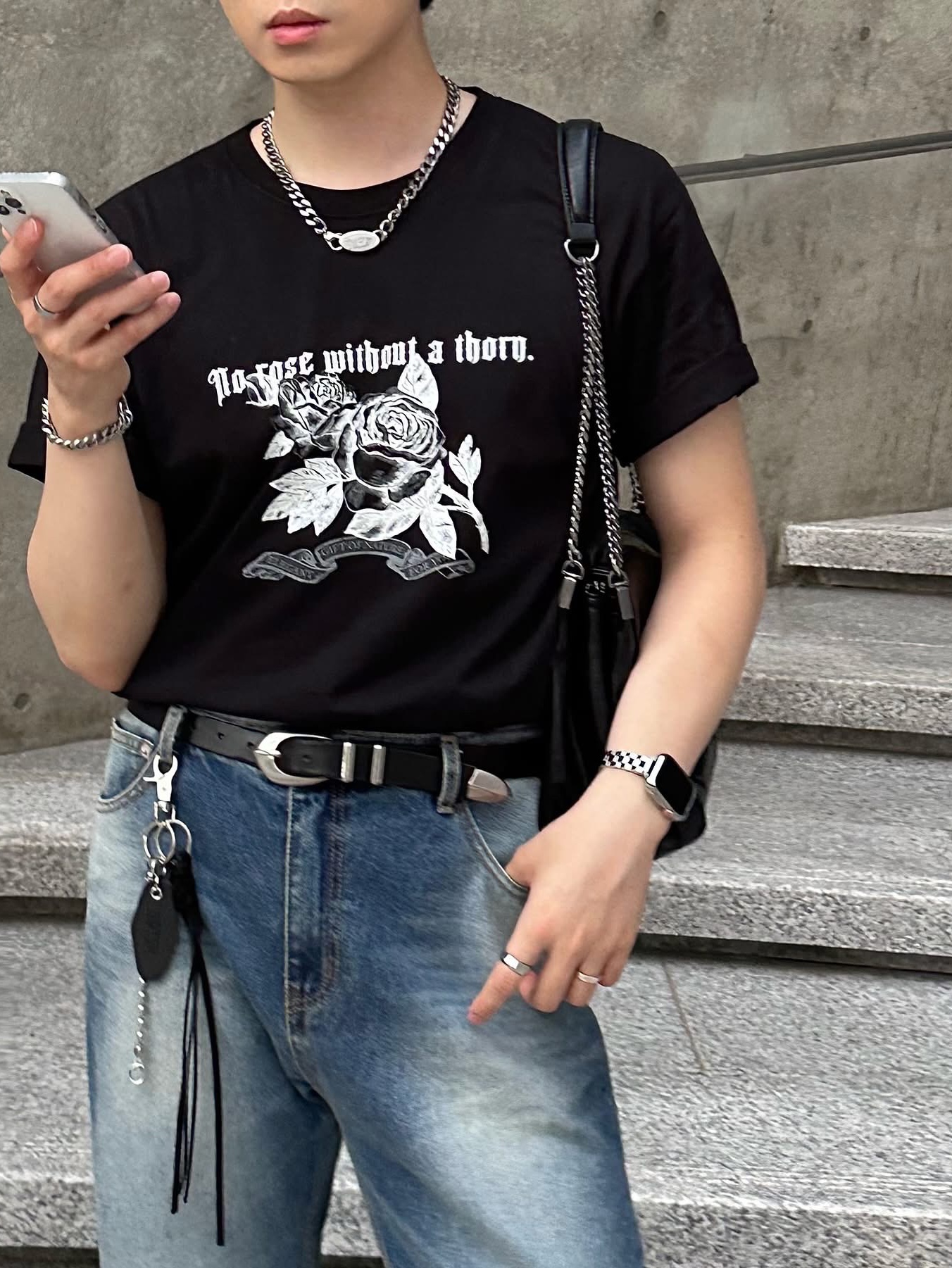 Monamhee x Peaceminusone Daihee Plush Keyring, Zara Rock Style Flap Shoulder Bag Black 착용 스타일 - 5