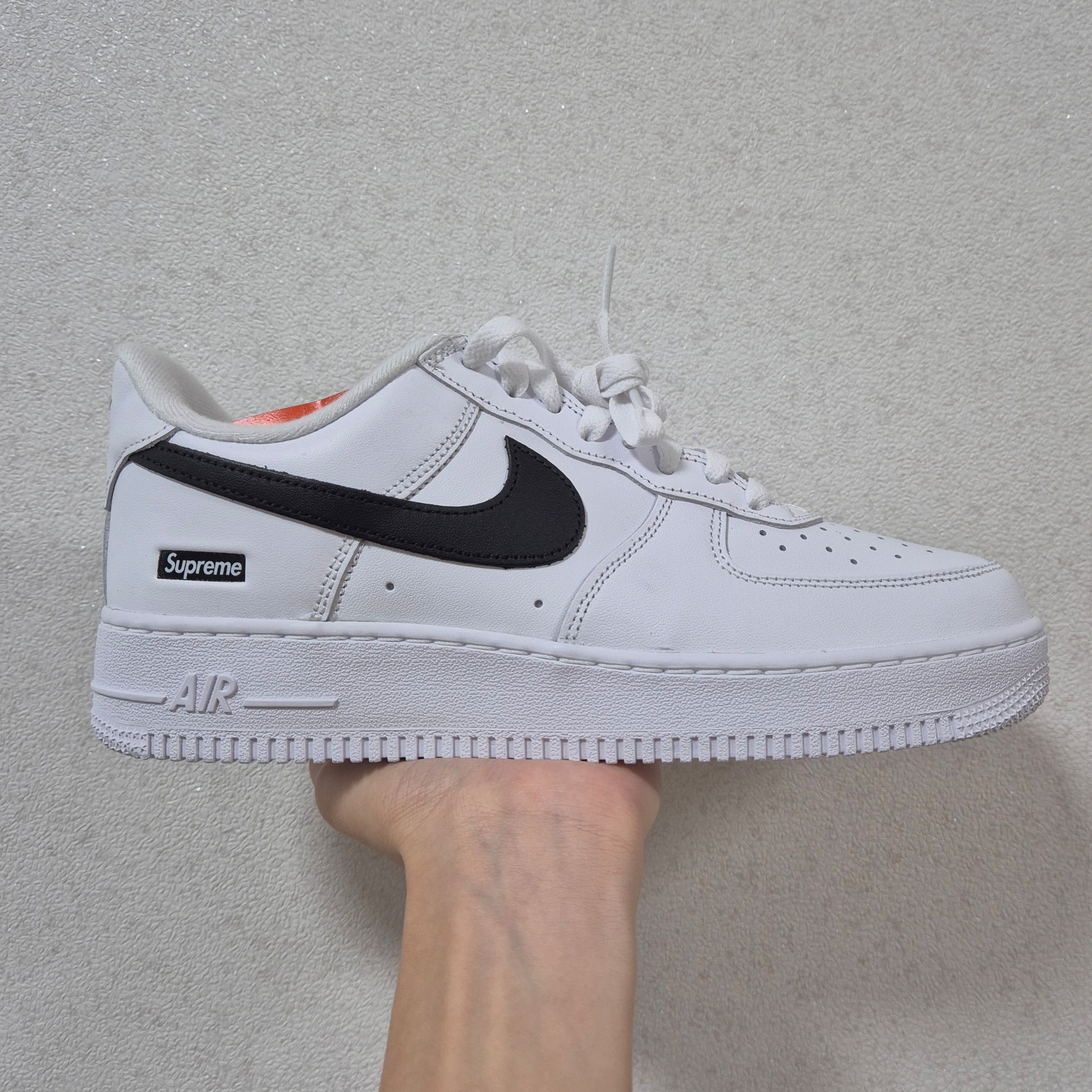 Nike x Supreme Air Force 1 Low White 착용 스타일