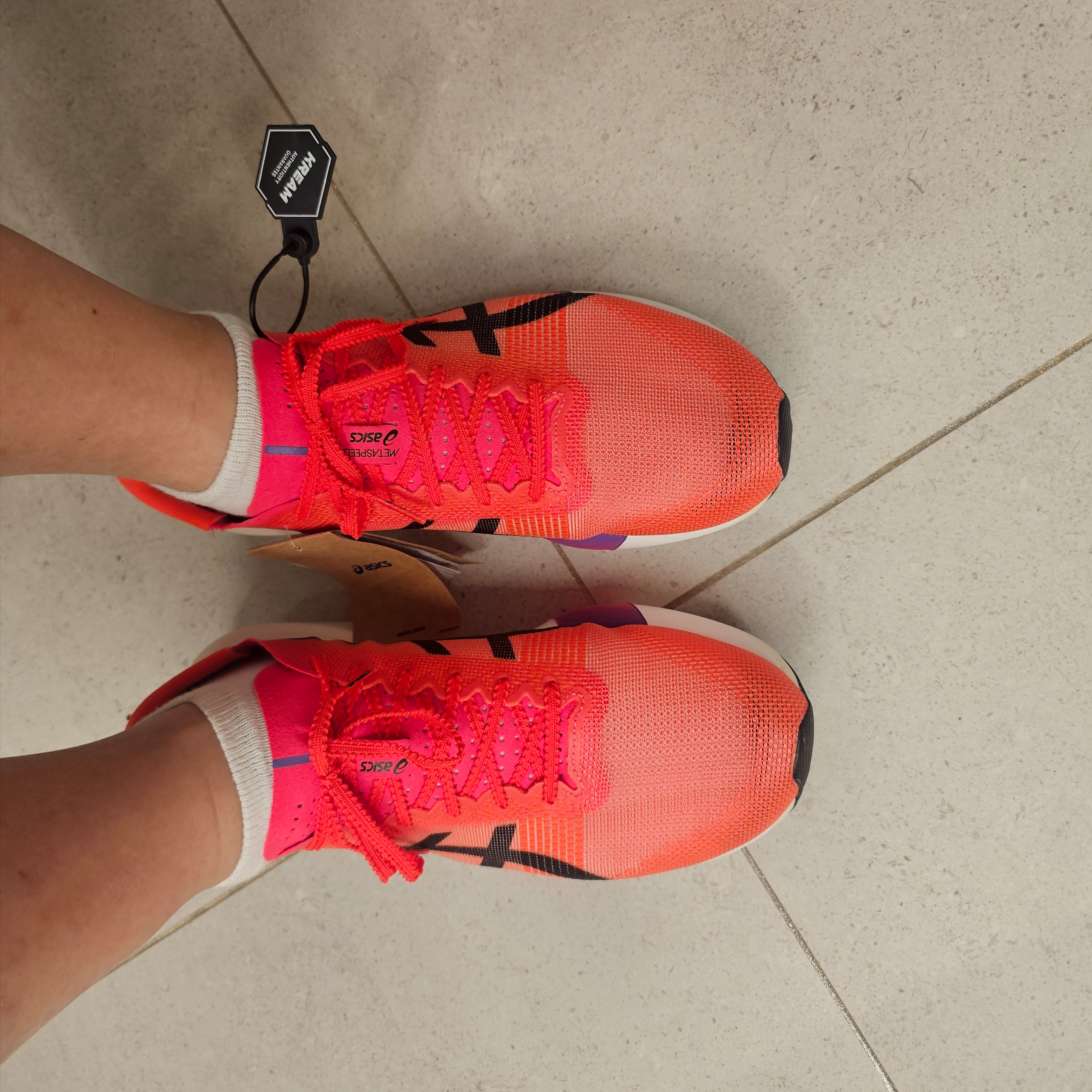 Asics Metaspeed Edge Tokyo Flash Red Black 착용 스타일 - 2