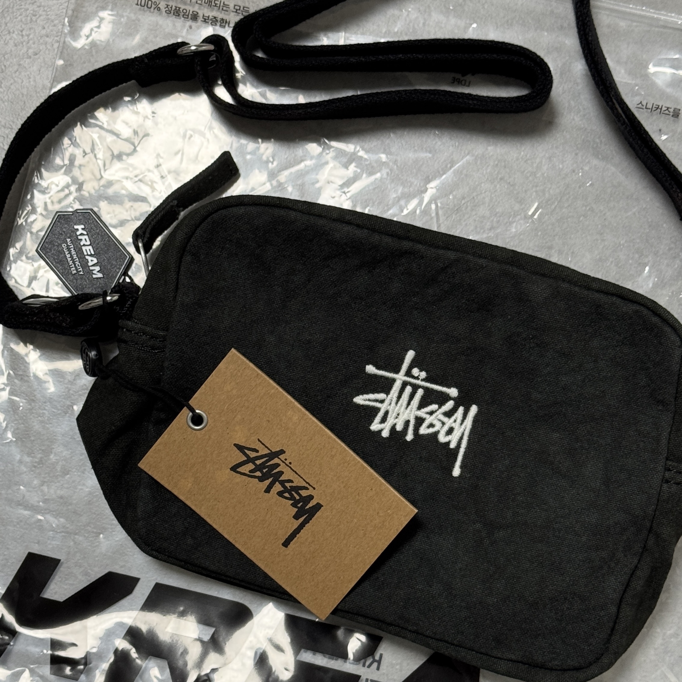 Stussy Canvas Side Pouch Washed Black 착용 스타일 - 2
