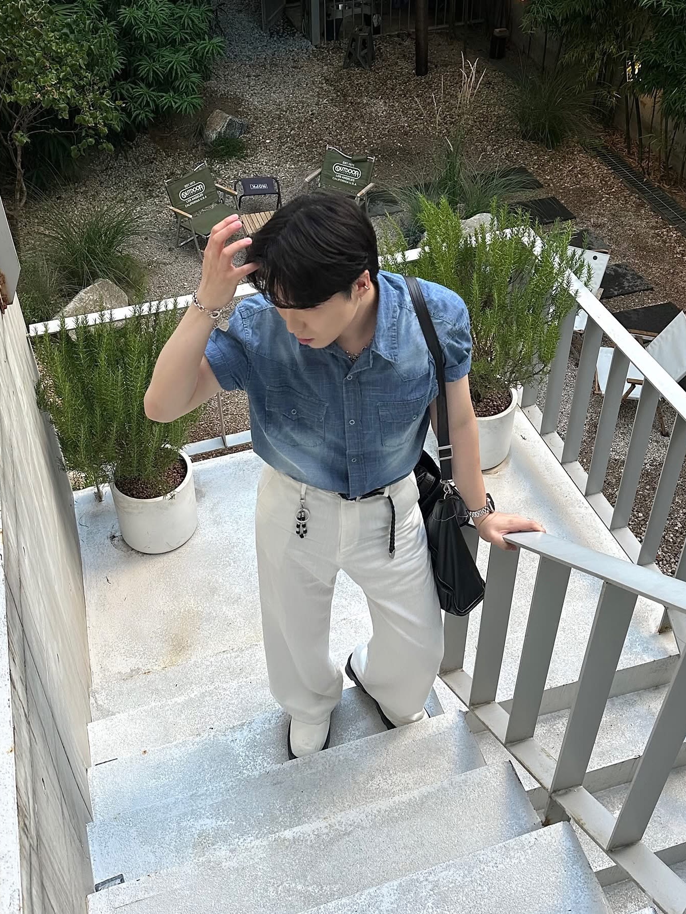 Matin Kim Big Coating Tote Bag Black, Ajobyajo PBA White Pearl Necklace Silver 착용 스타일 - 1