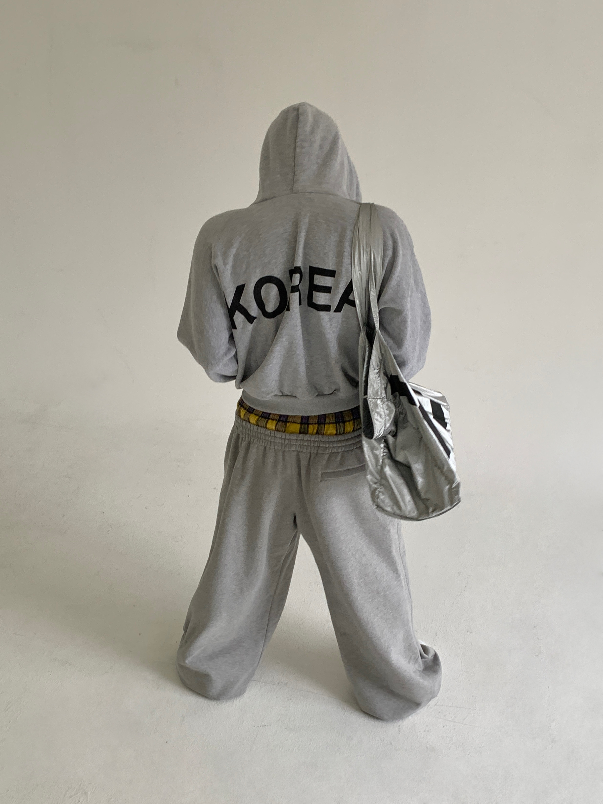 Yeezy HD-10 Grey - Korea Limited, Balenciaga x Adidas Stan Smith Core White Green 착용 스타일 - 1