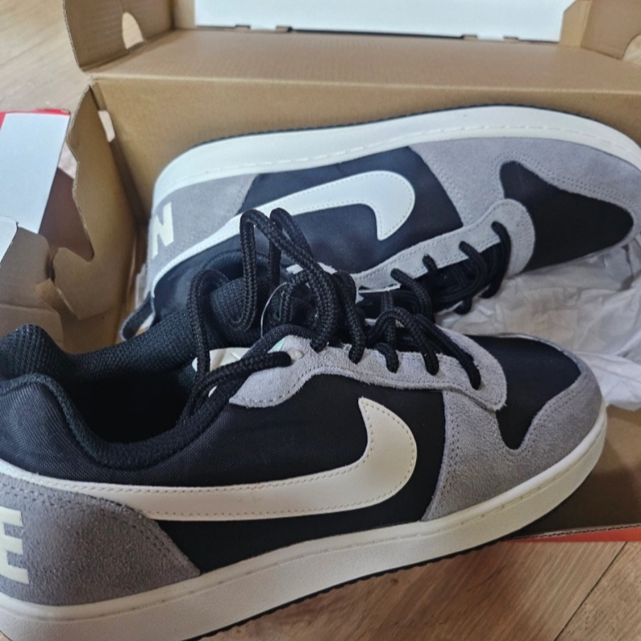 Nike Court Borough Low Premium Black Matte Silver 착용 스타일 - 2