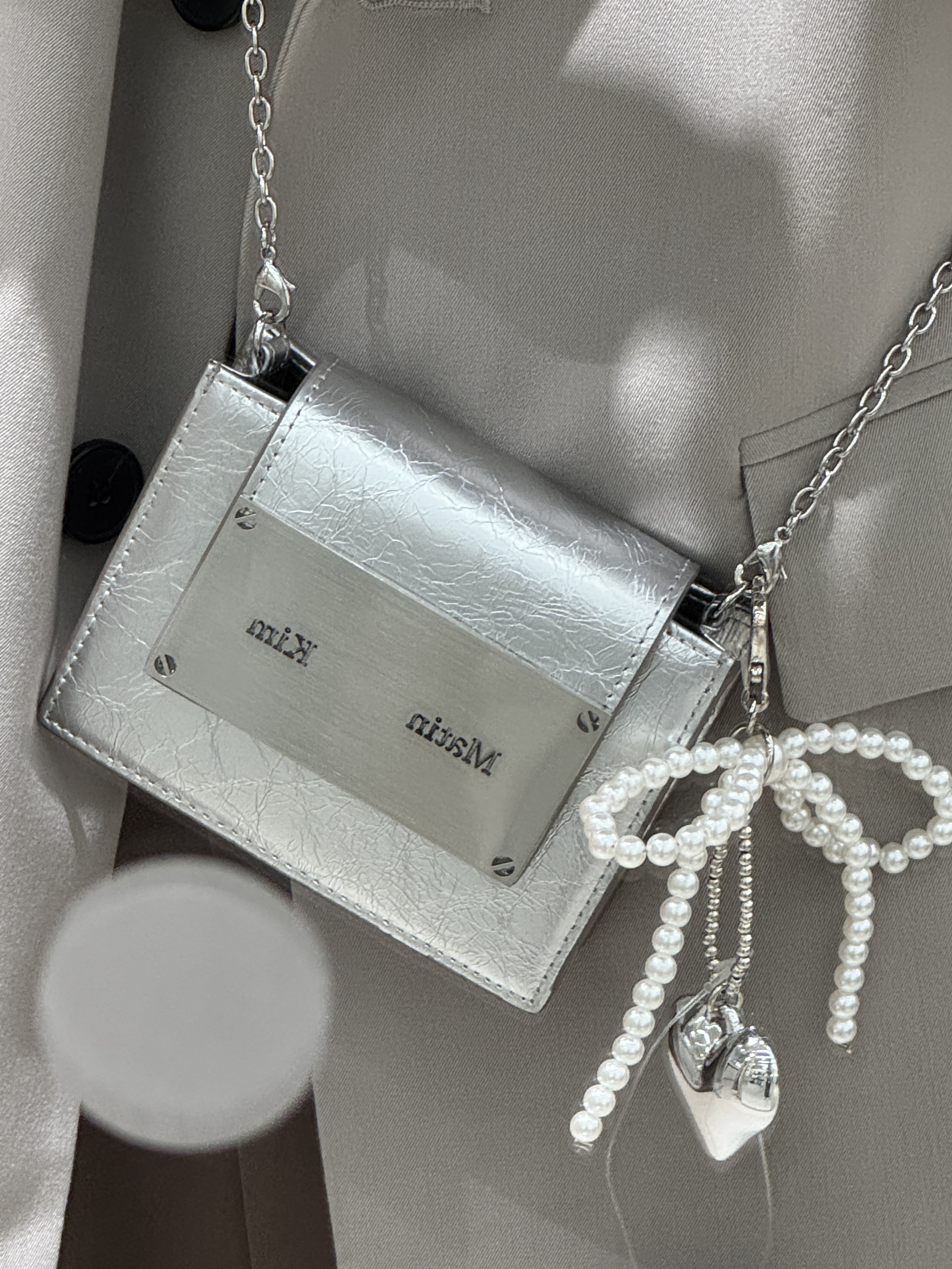 Matin Kim Accordion Mini Bag Silver, (W) Swarovski Dazzling Swan Y Necklace Pink Rose Gold Plated 착용 스타일 - 5