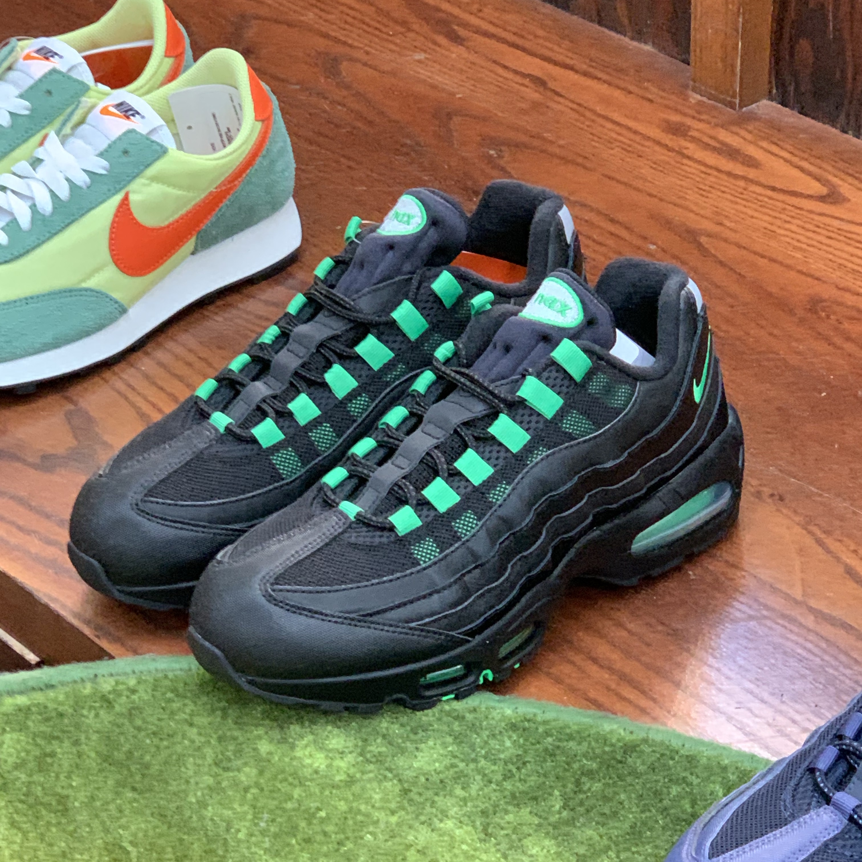 Nike Air Max 95 OG Black Pearl Grey 착용 스타일