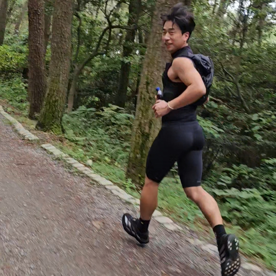 (W) Adidas Adizero EVO SL Core Black Iron Metallic, Adidas Adizero EVO SL Core Black Iron Metallic 착용 스타일 - 1