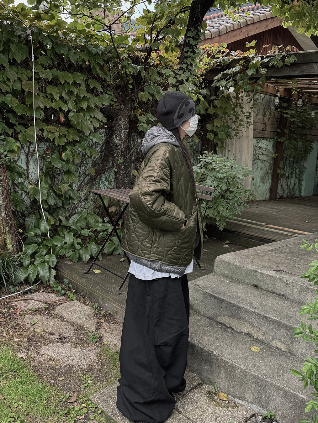 Sansan Gear Logo Beanie Black, UGG Tasman Black 착용 스타일 - 1