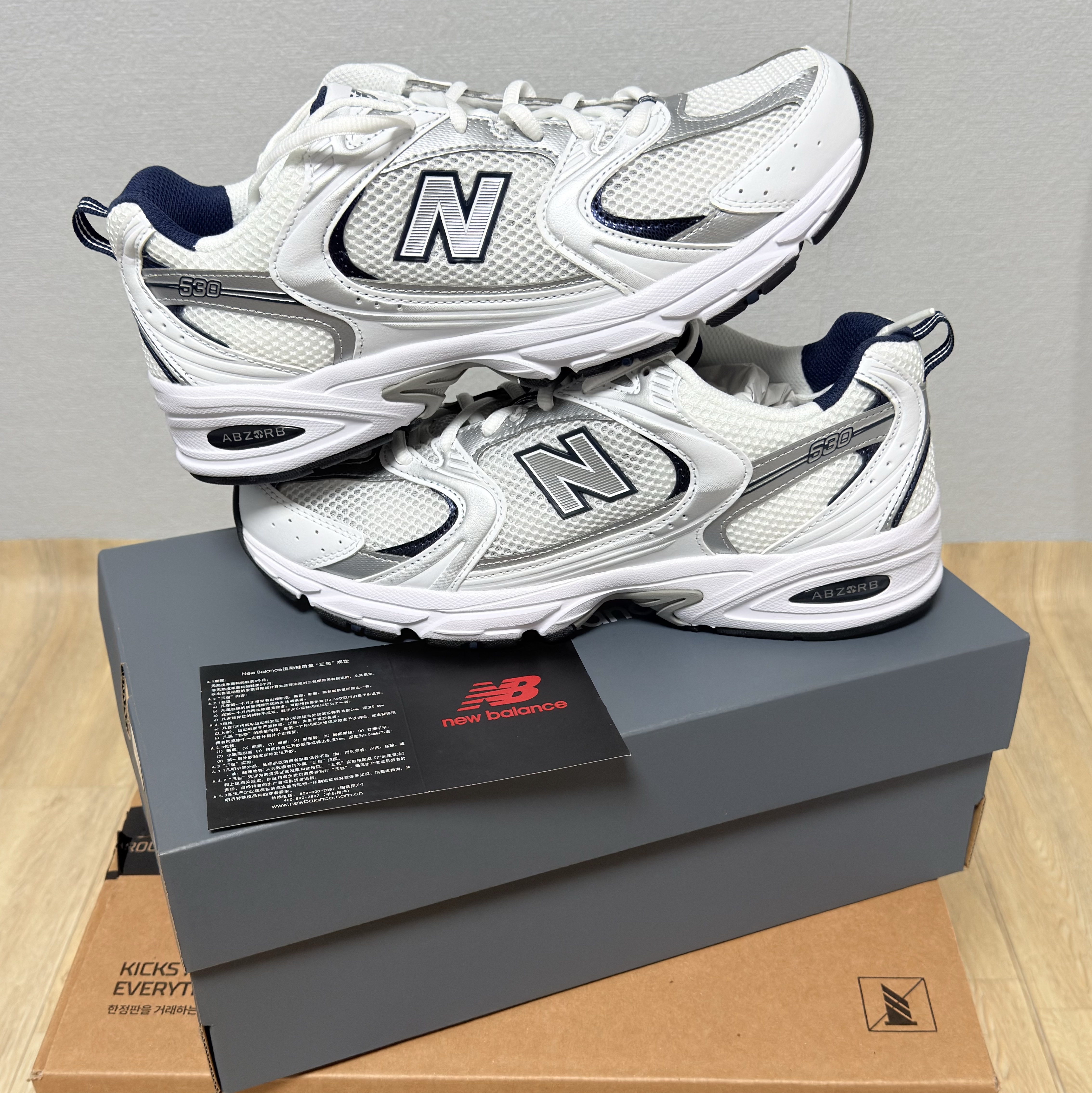 New Balance 530 White 착용 스타일