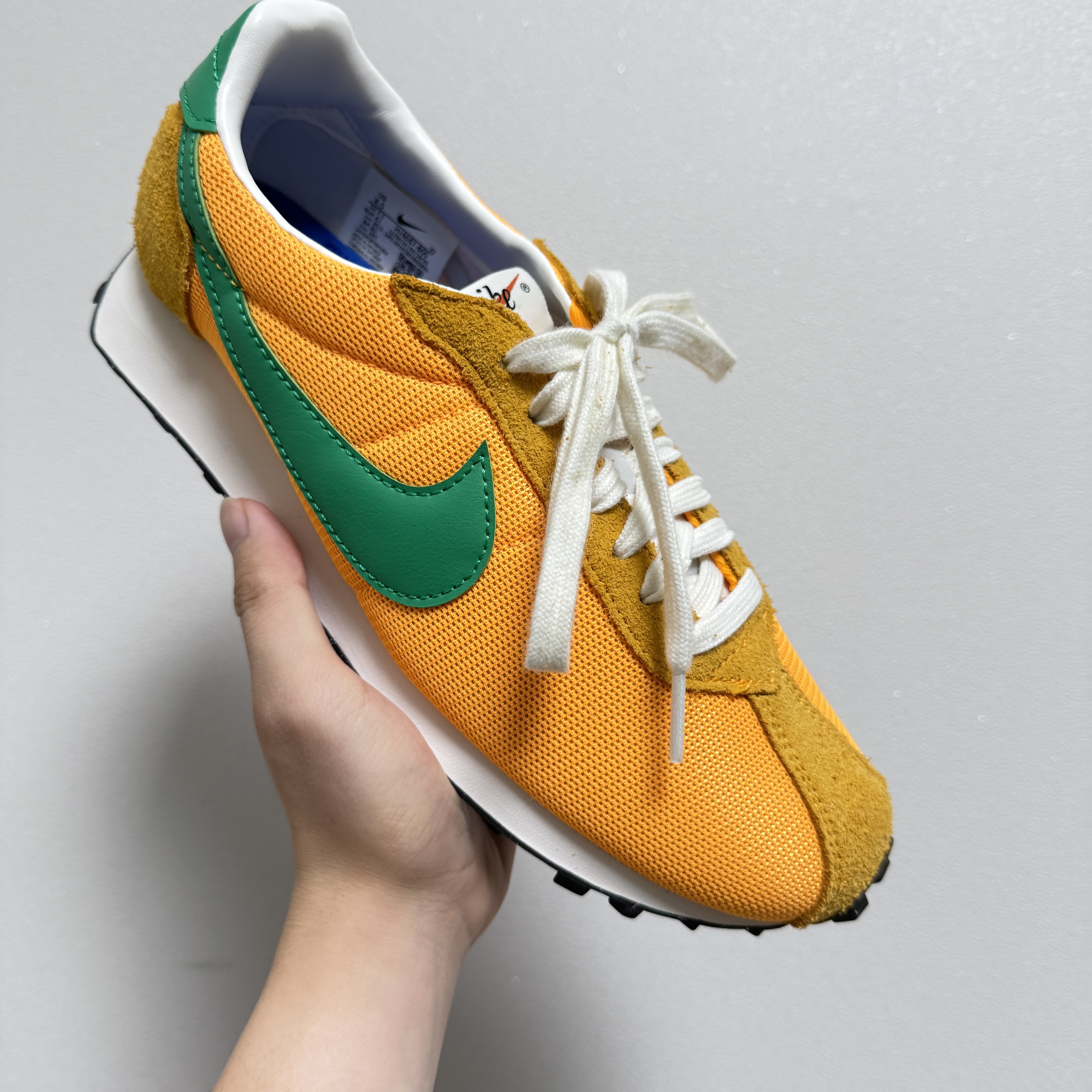 Nike LD-1000 Laser Orange Sundial 착용 스타일