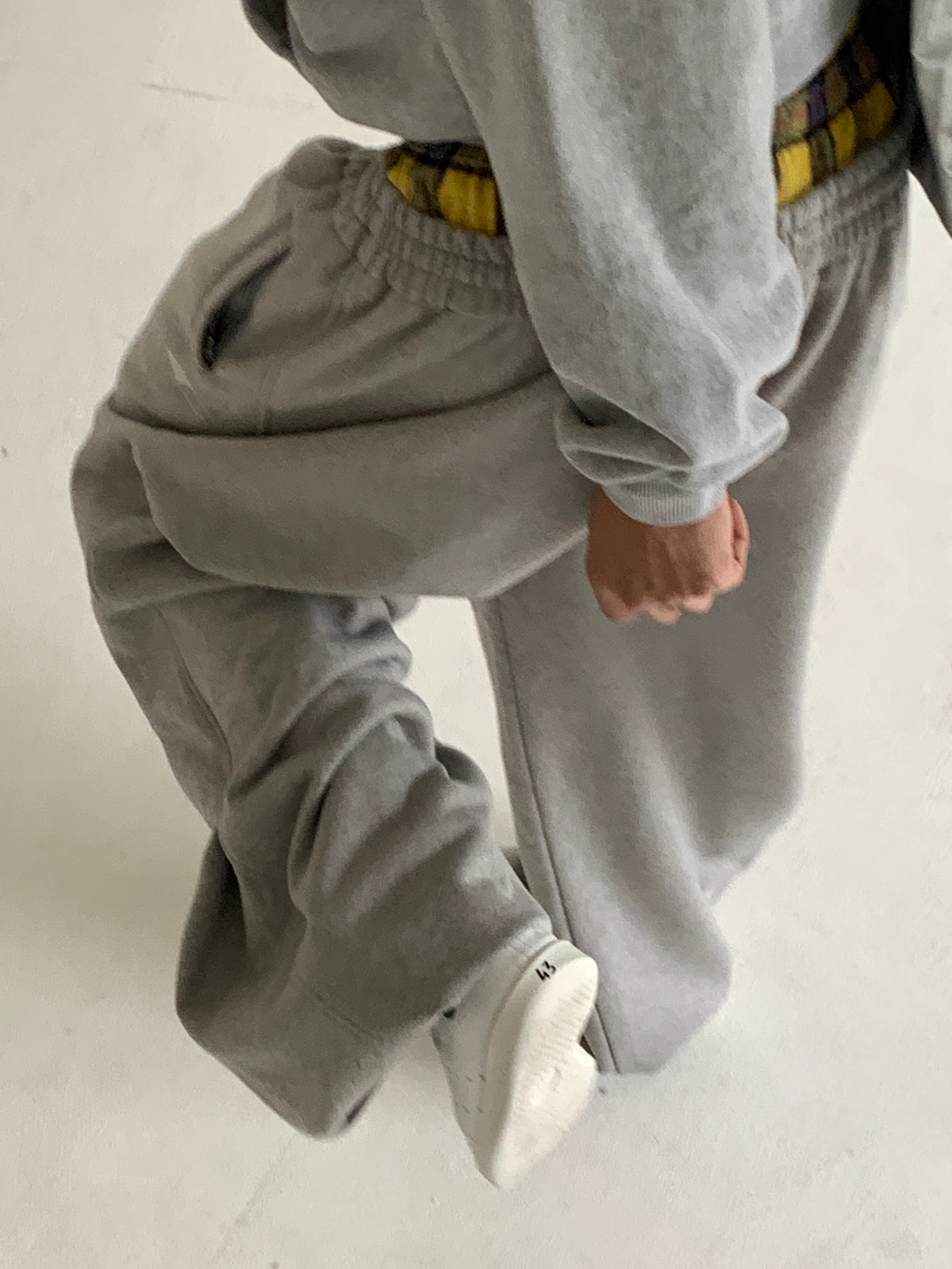 Yeezy HD-10 Grey - Korea Limited, Balenciaga x Adidas Stan Smith Core White Green 착용 스타일 - 3