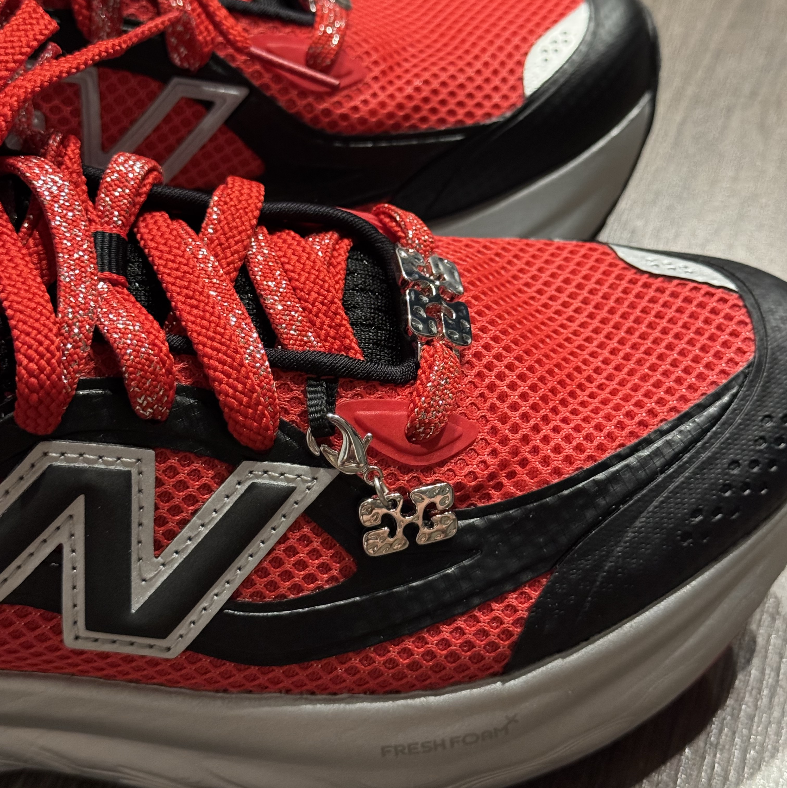New Balance x Ganni Fresh Foam Racing Red Black 착용 스타일 - 2