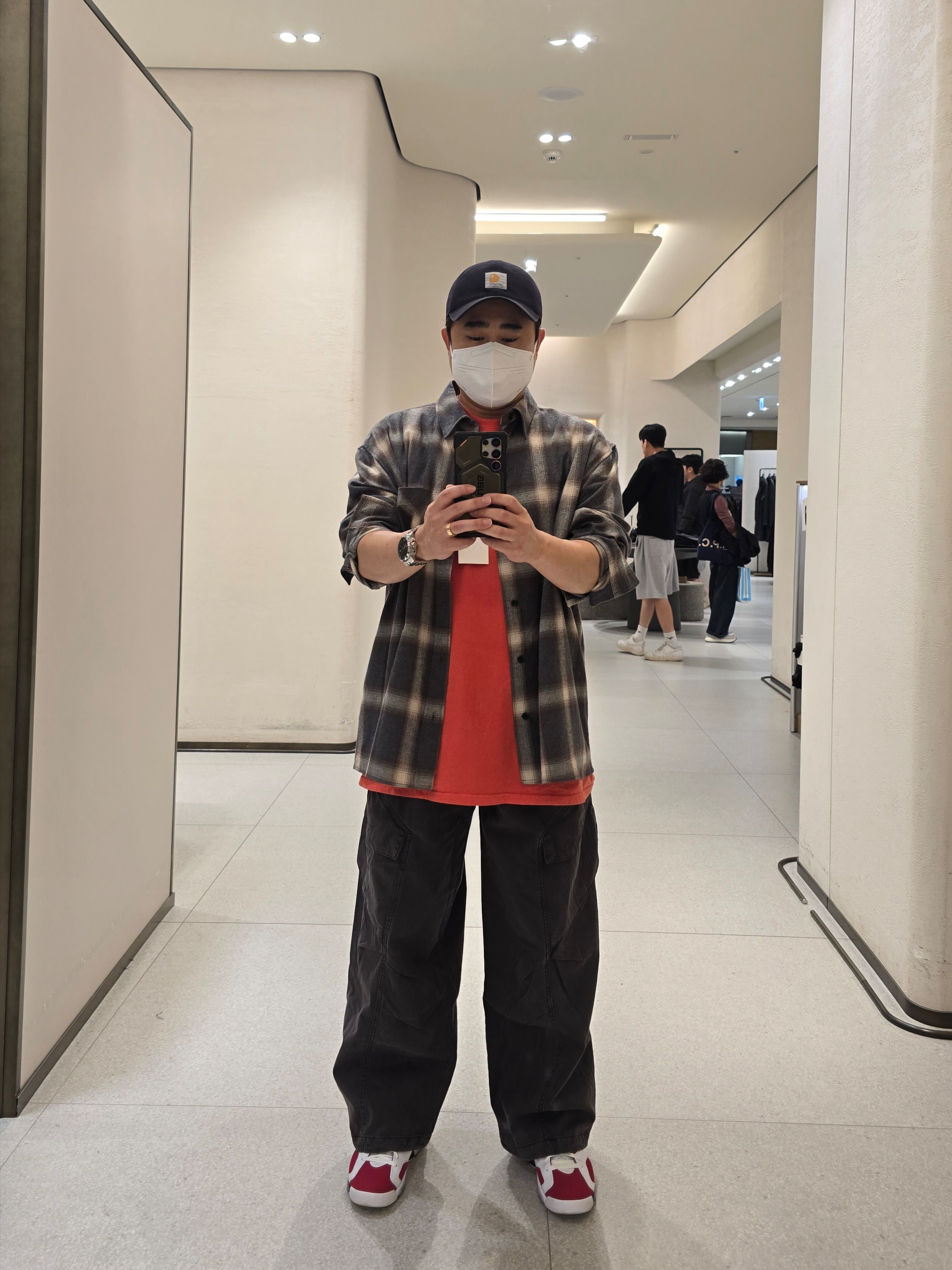 Zara Check Overshirt Dark Brown, Jordan 6 Retro Carmine 2021 착용 스타일 - 3