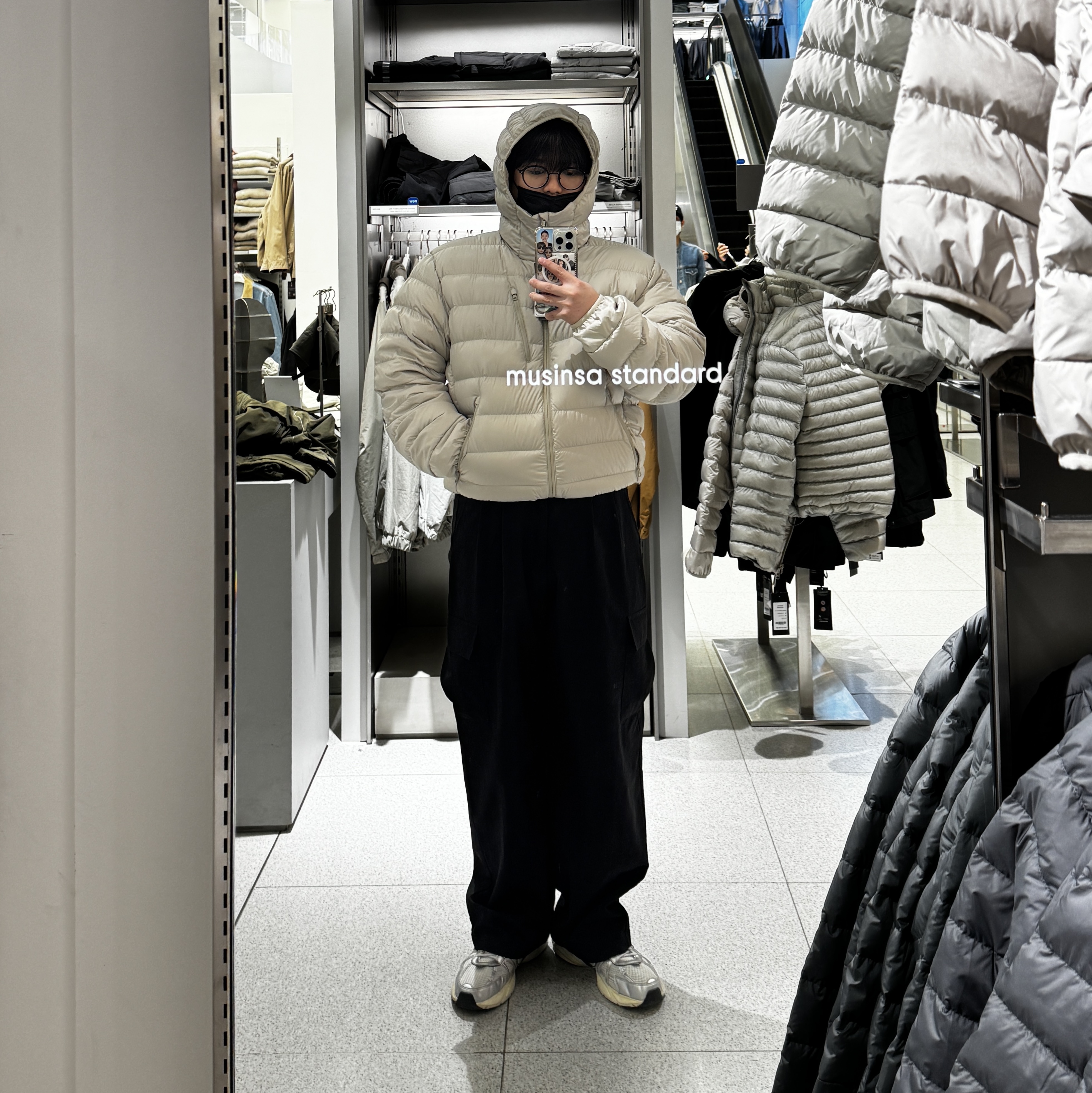 Musinsa Standard City Leisure Hooded Light Down Jacket Light Grey, Musinsa Standard City Leisure Hooded Light Down Jacket Brown 착용 스타일 - 1