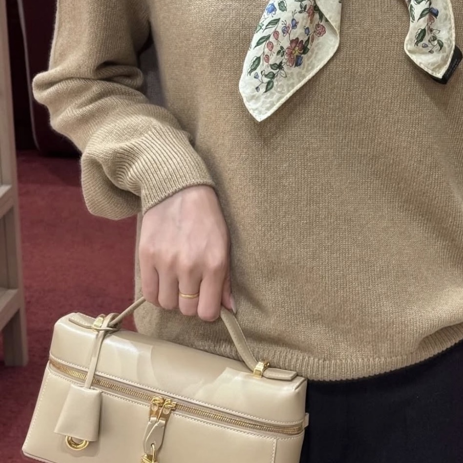 Loro Piana Extra Bag L23 Light Mastic 착용 스타일 - 3