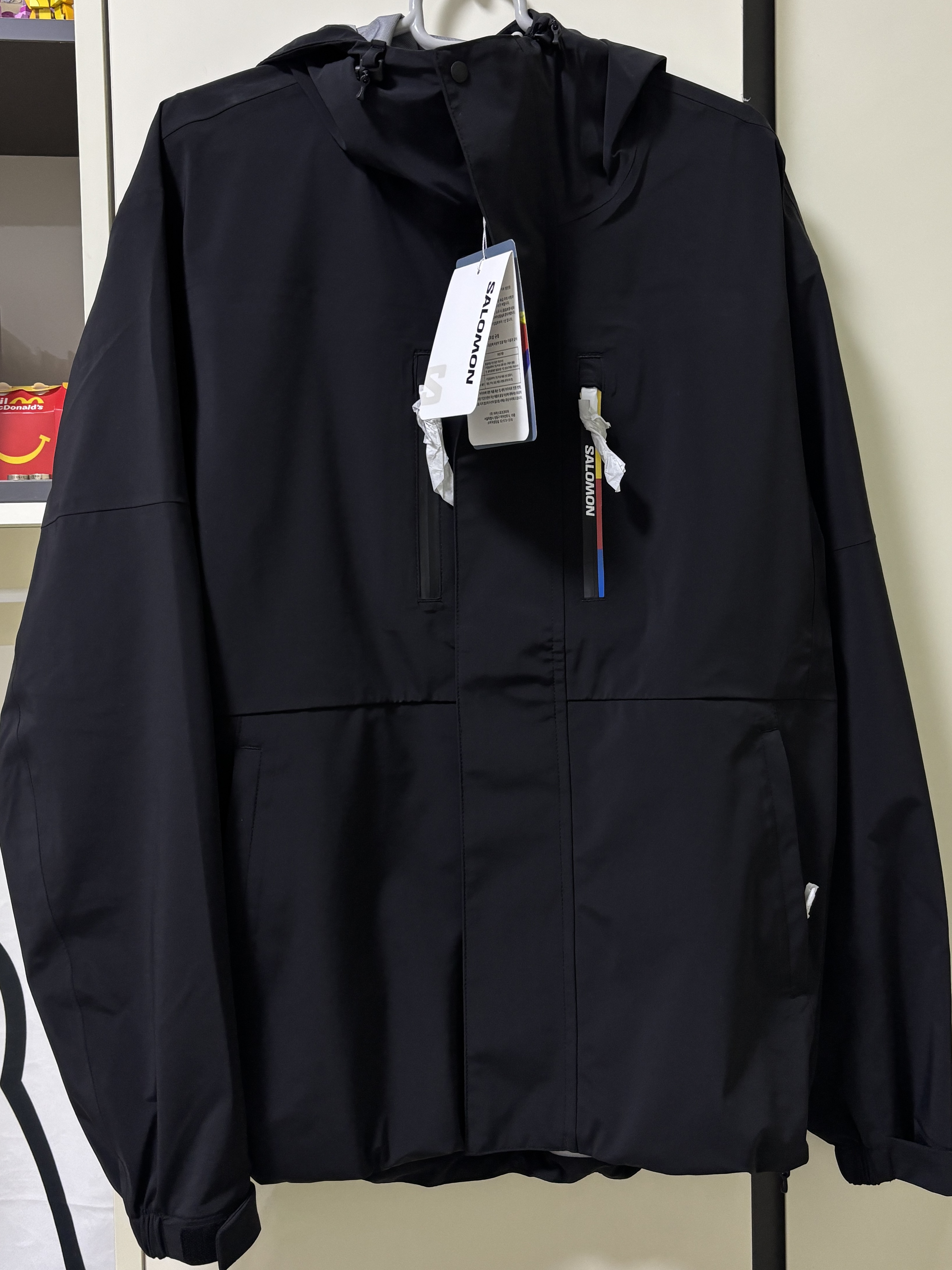 Salomon Race Flag Jacket Black 착용 스타일