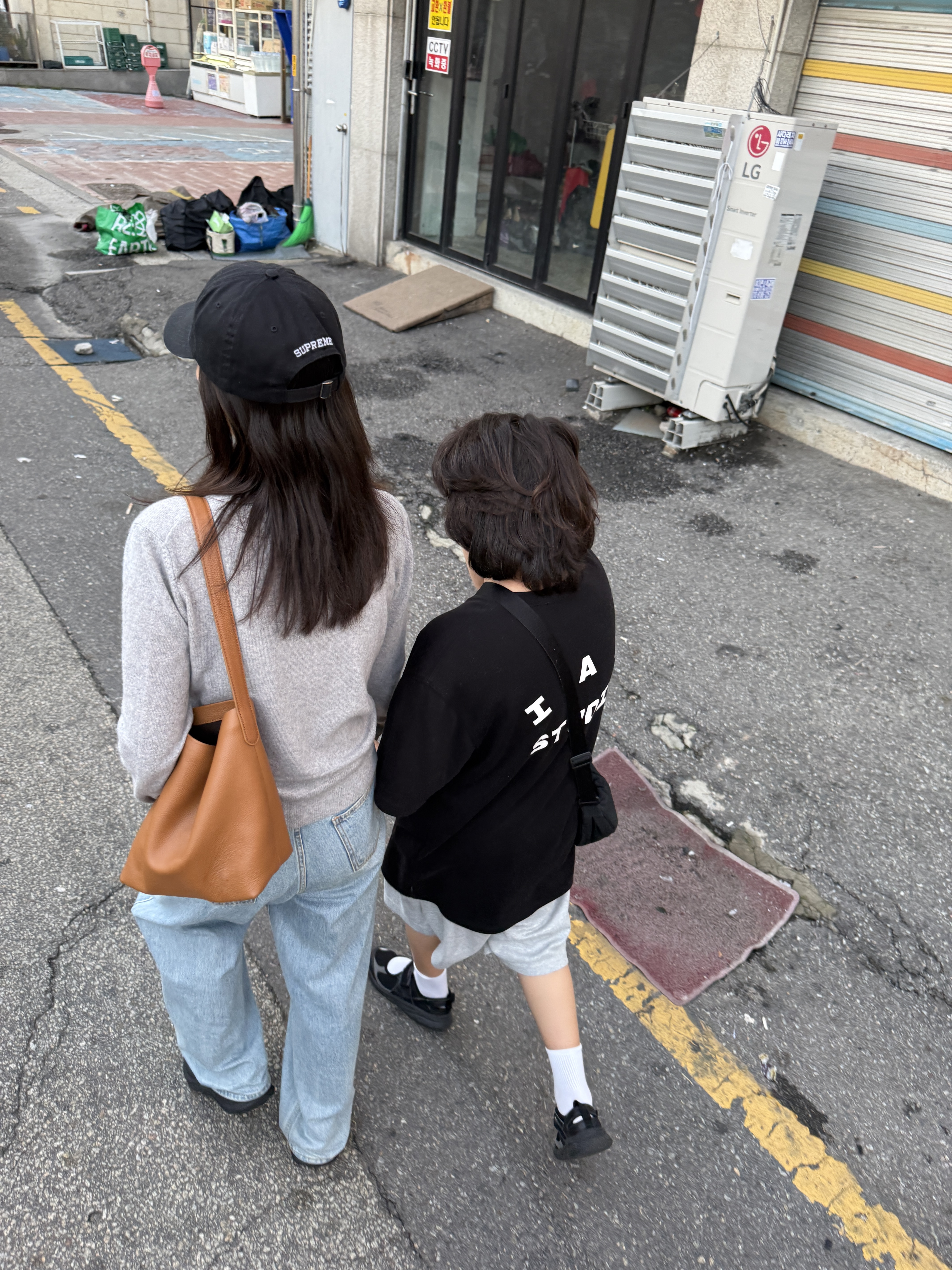 IAB Studio 10th Anniversary T-Shirts Pack White & Black (2 Pack), Supreme Splatter 6-Panel Black - 25FW 착용 스타일 - 8