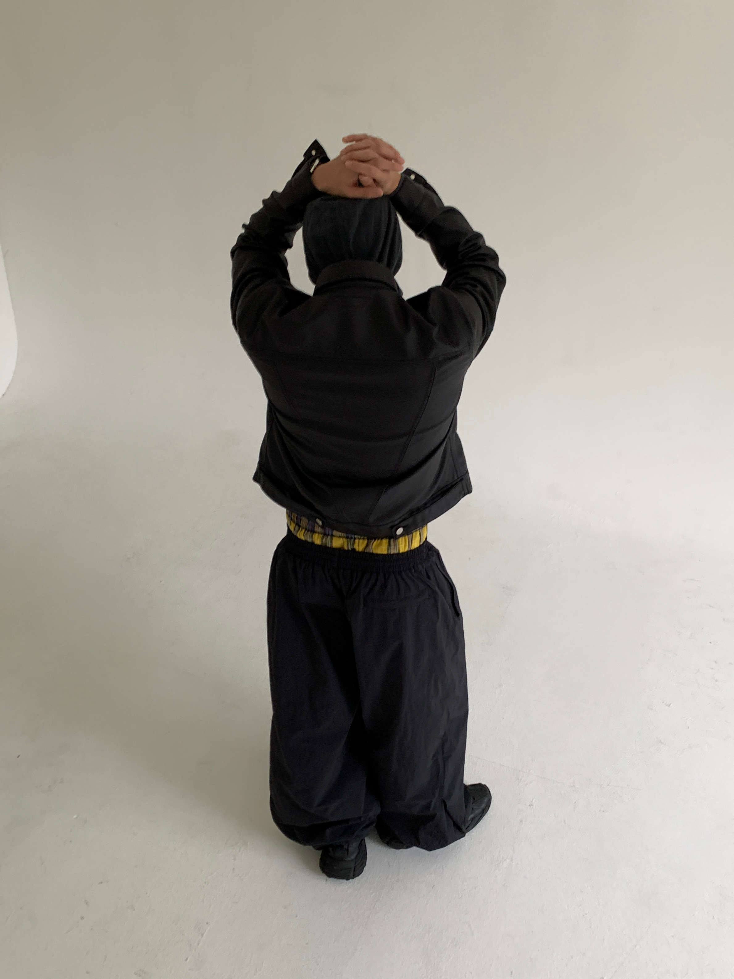 Balenciaga Monday Shoe Black 착용 스타일 - 5