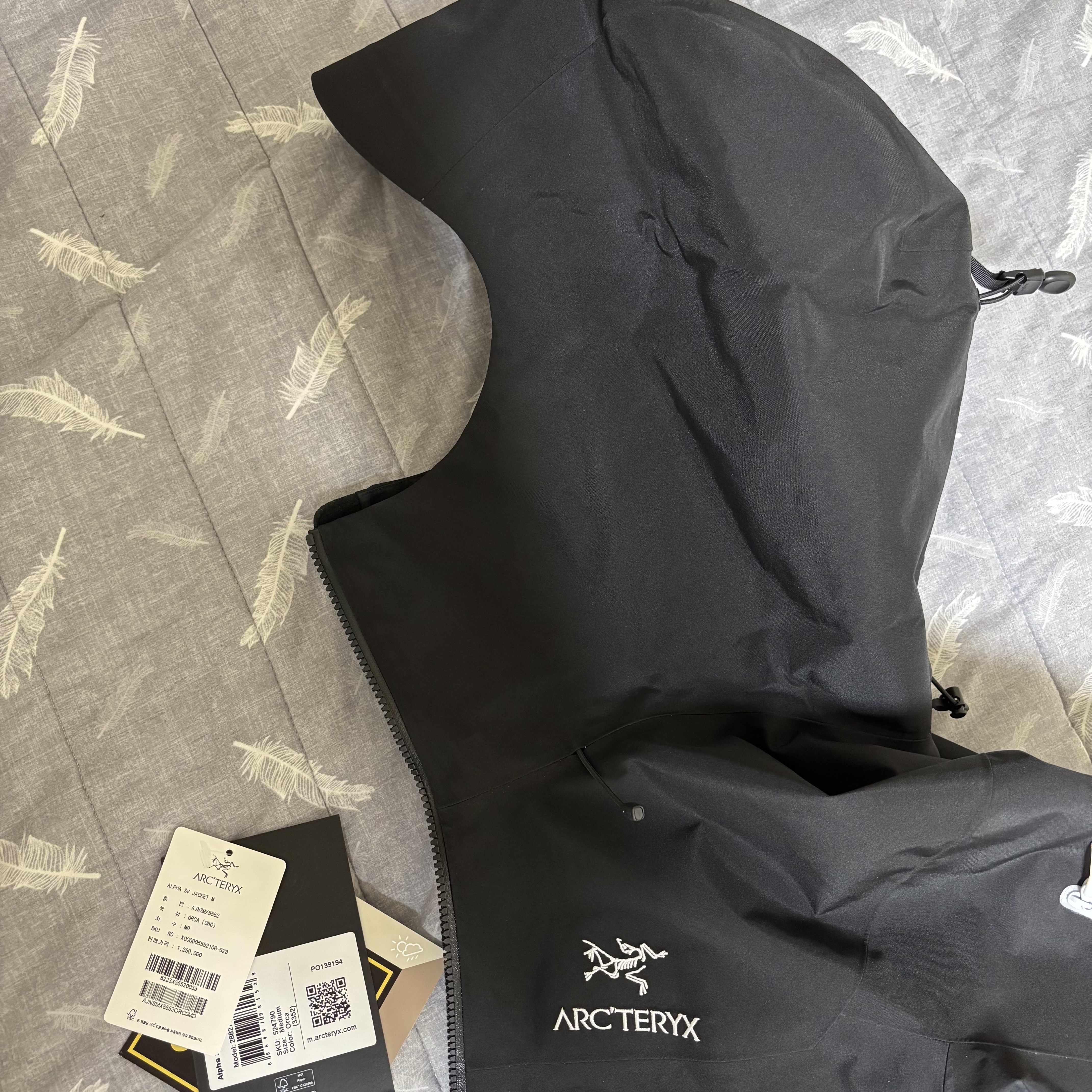 Arc'teryx Alpha SV Jacket Orca 착용 스타일 - 3