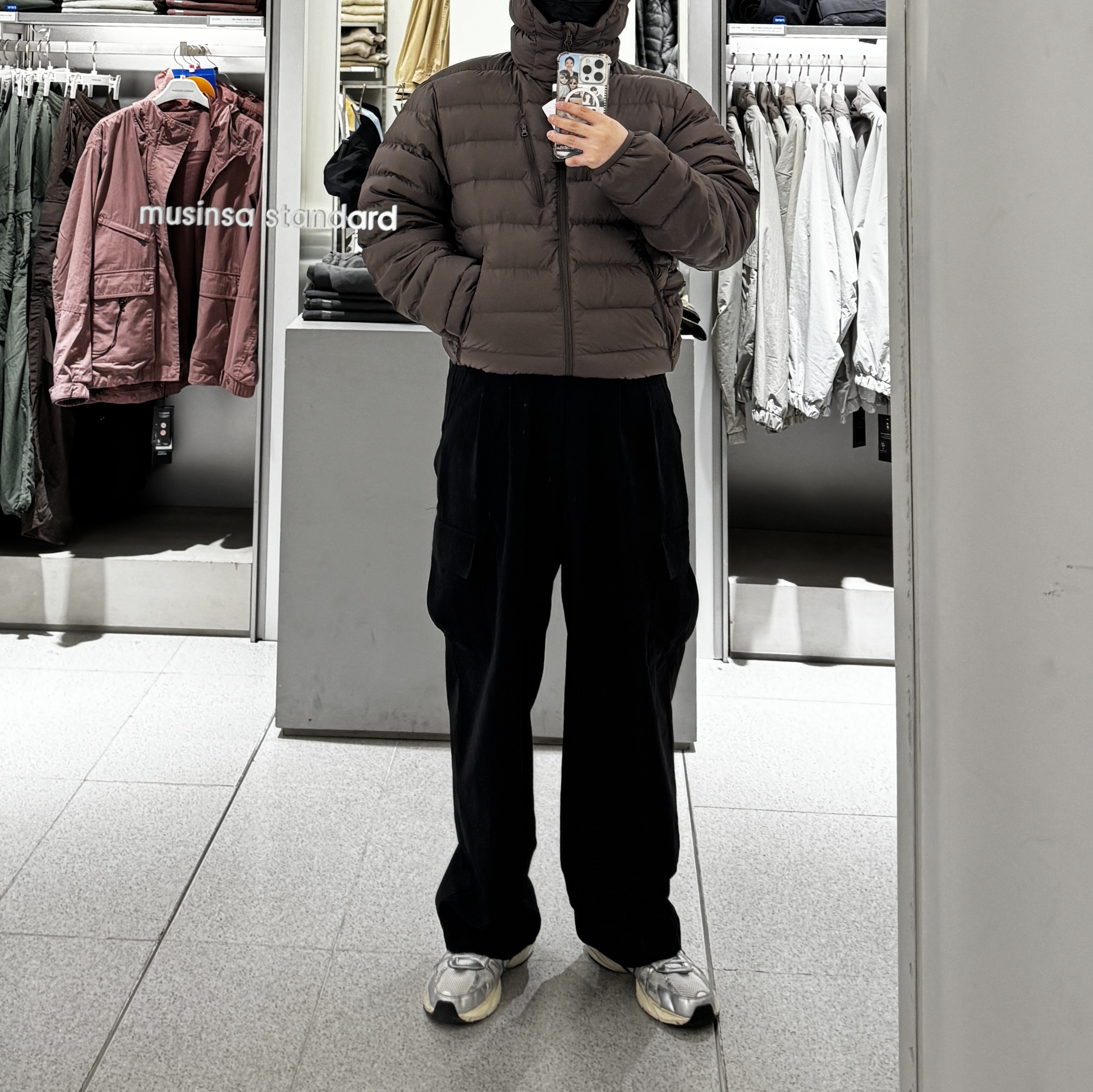 Musinsa Standard City Leisure Hooded Light Down Jacket Light Grey, Musinsa Standard City Leisure Hooded Light Down Jacket Brown 착용 스타일 - 2