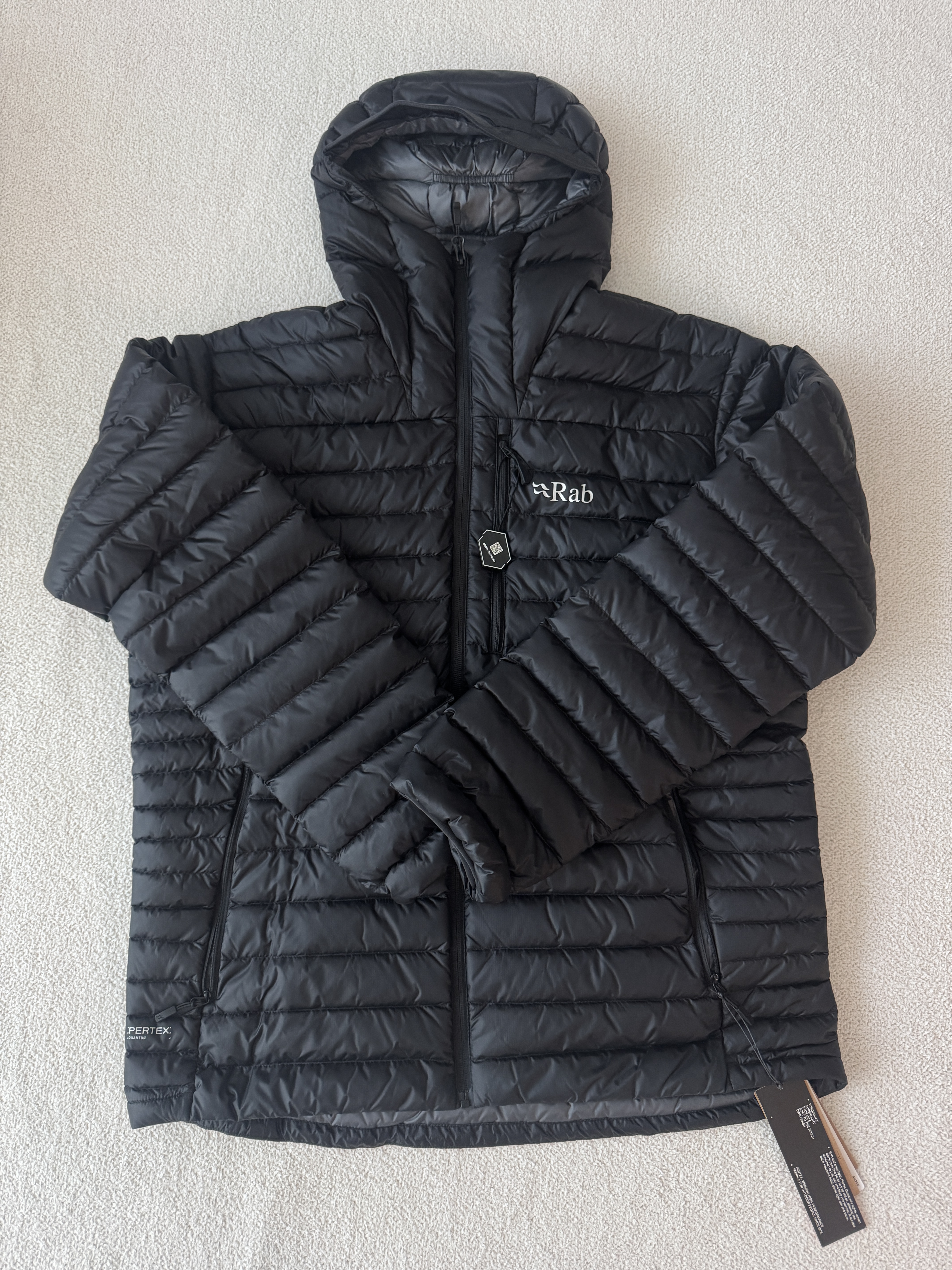 Rab Microlight Alpine Jacket Black 착용 스타일
