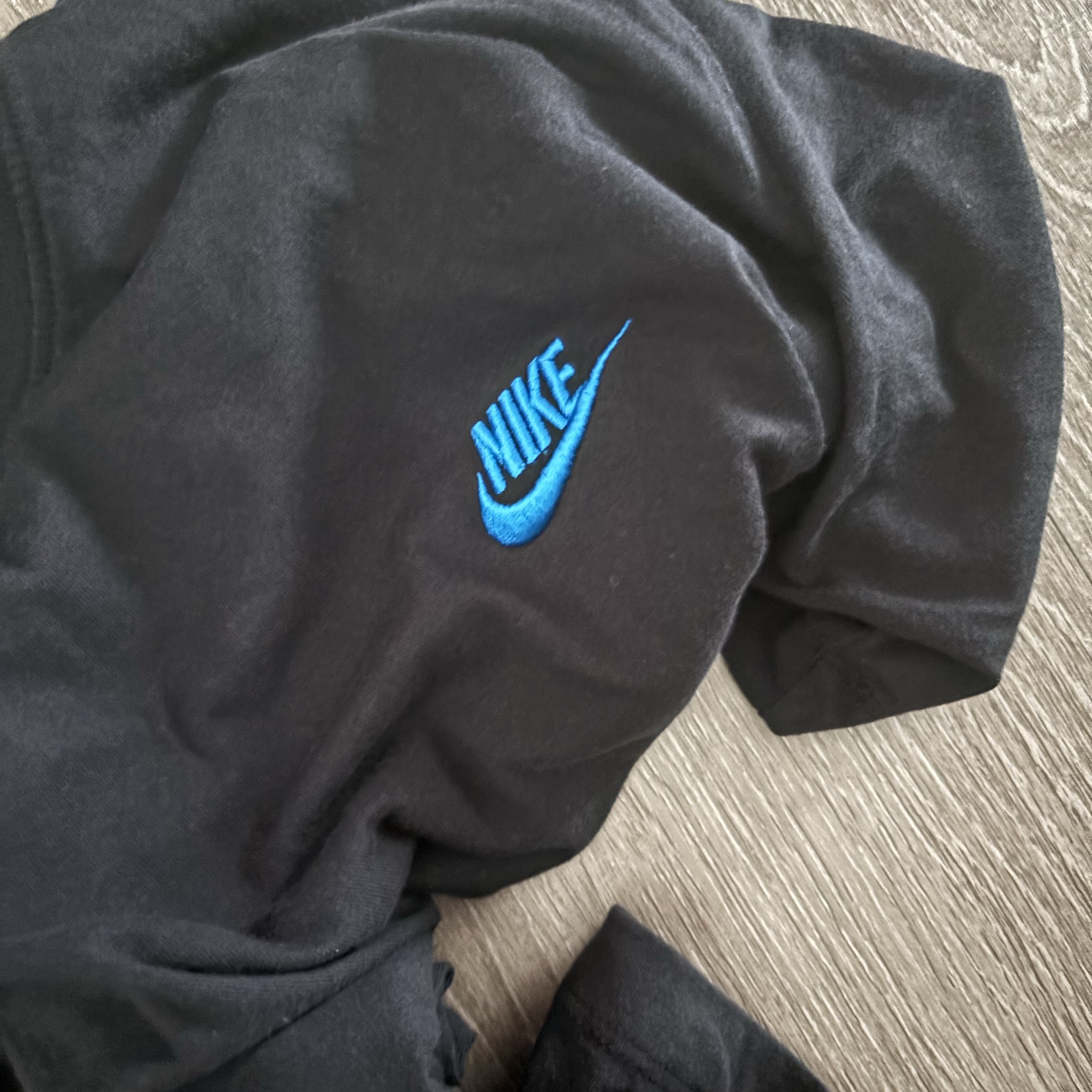 Nike NSW Club T-Shirt Black 착용 스타일