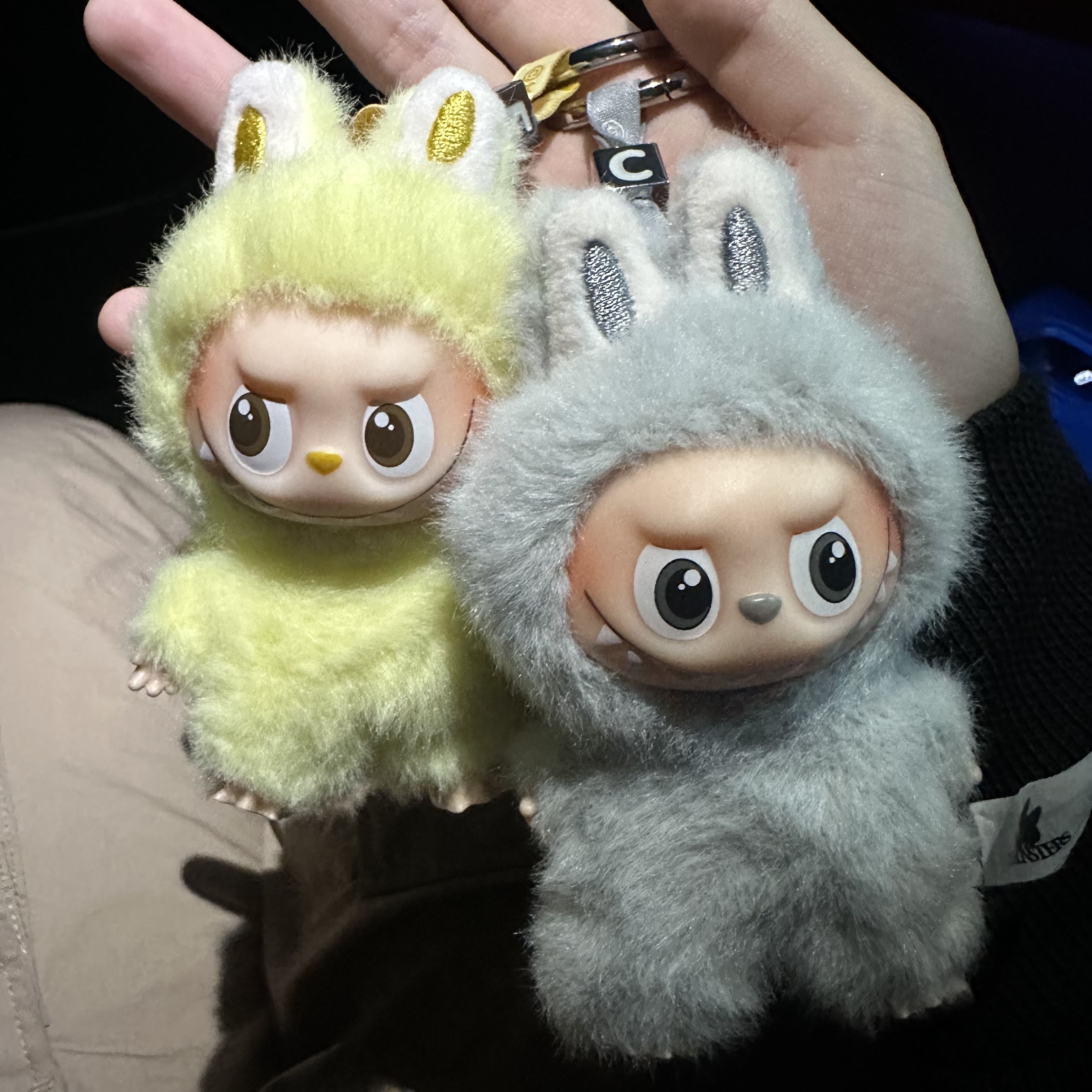 Pop Mart Labubu The Monsters Pin For Love Series Vinyl Plush Pendant Sealed Case (A-M) (1 Blind Box), Pop Mart Labubu The Monsters Pin For Love Series Vinyl Plush Pendant (A-M) C (Opened Case) 착용 스타일