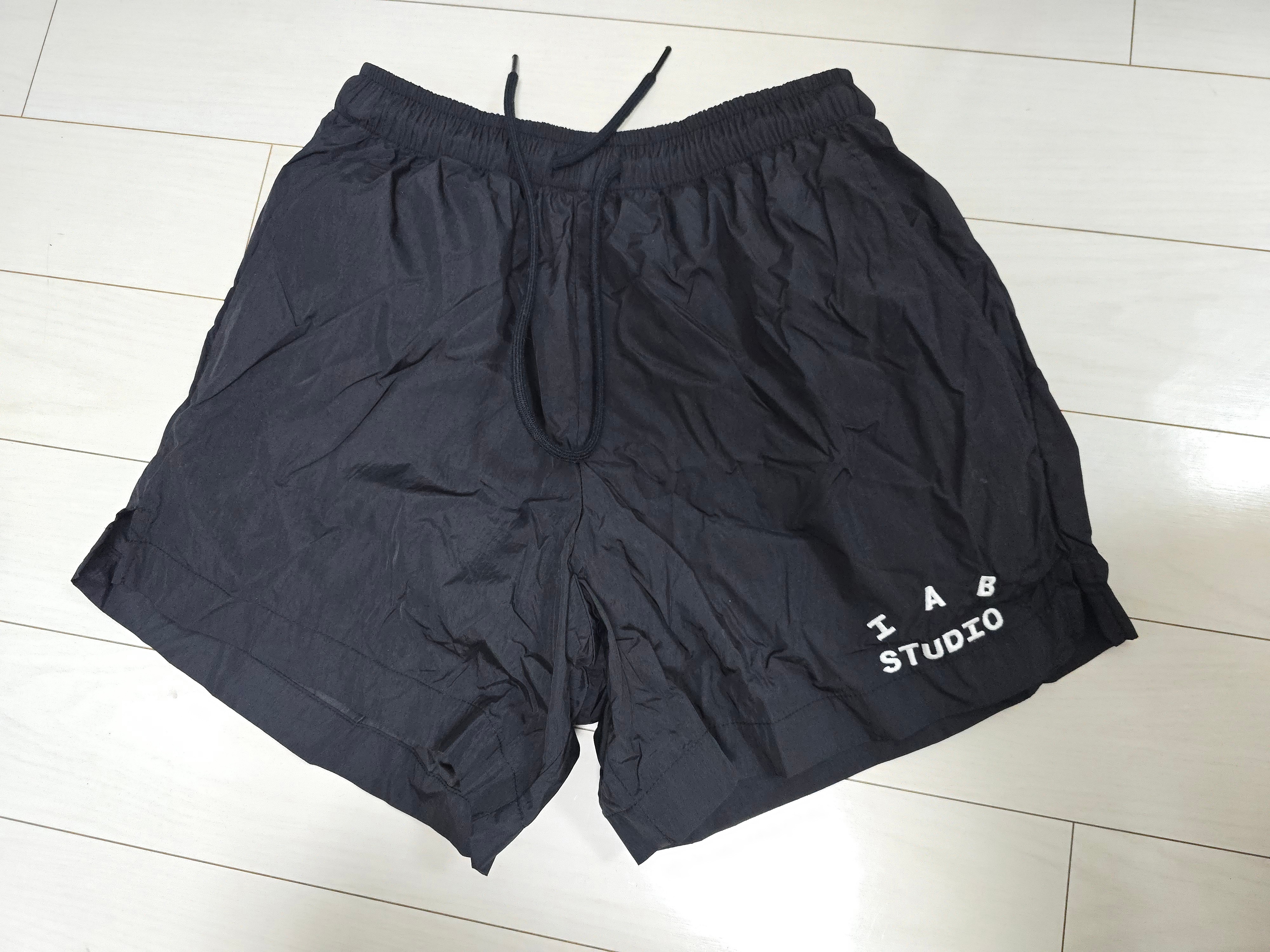 IAB Studio Woven Shorts Black - 23FW 착용 스타일