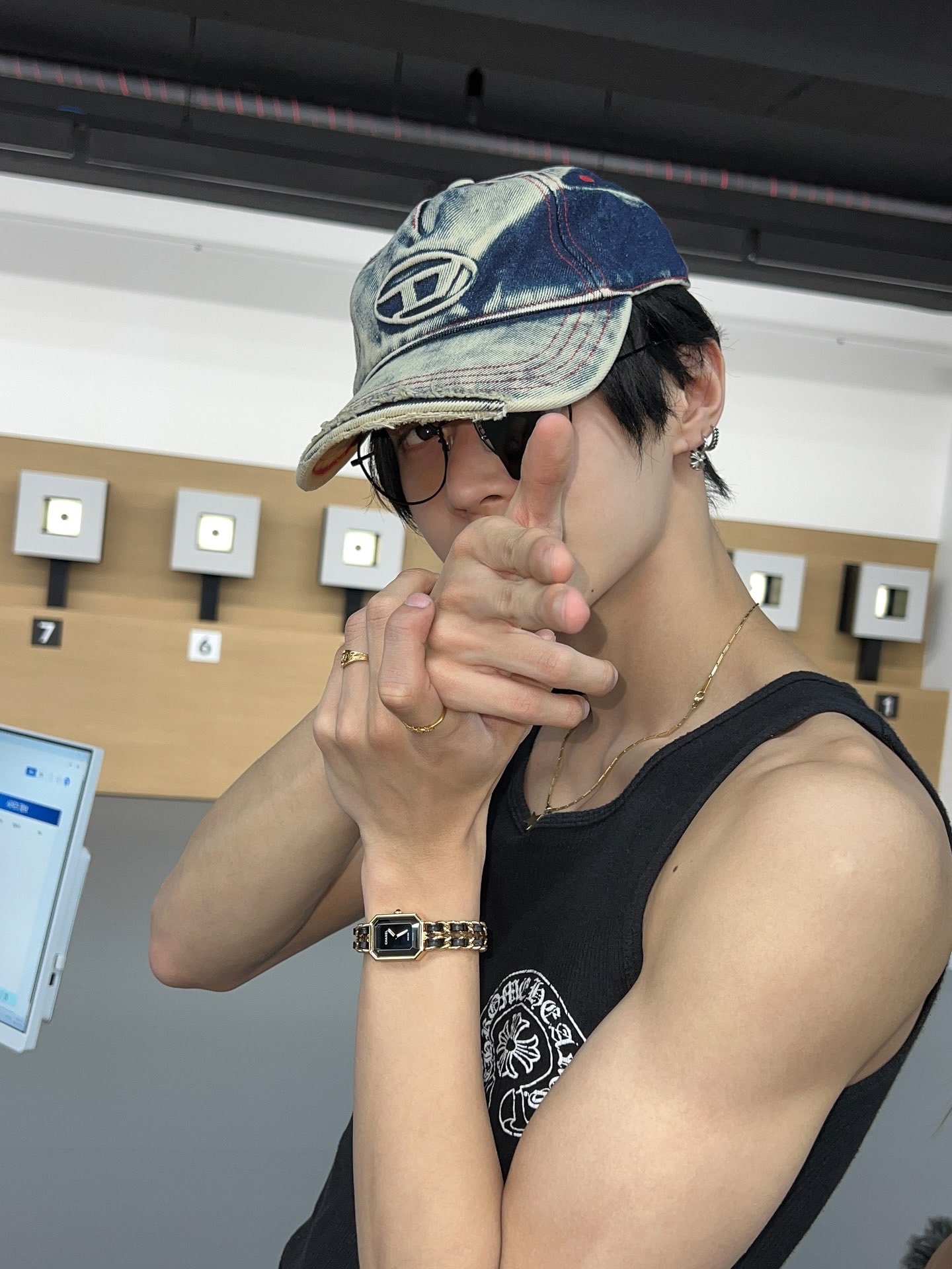Chrome Hearts Horseshoe Fuck You Logo Tank Top Black, Diesel C-Seymon Treated Denim Baseball Cap Blue White 착용 스타일 - 1