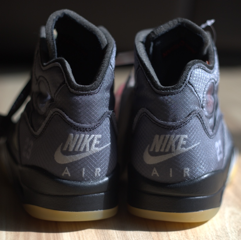 Jordan 5 x Off-White Retro SP Black Muslin 착용 스타일