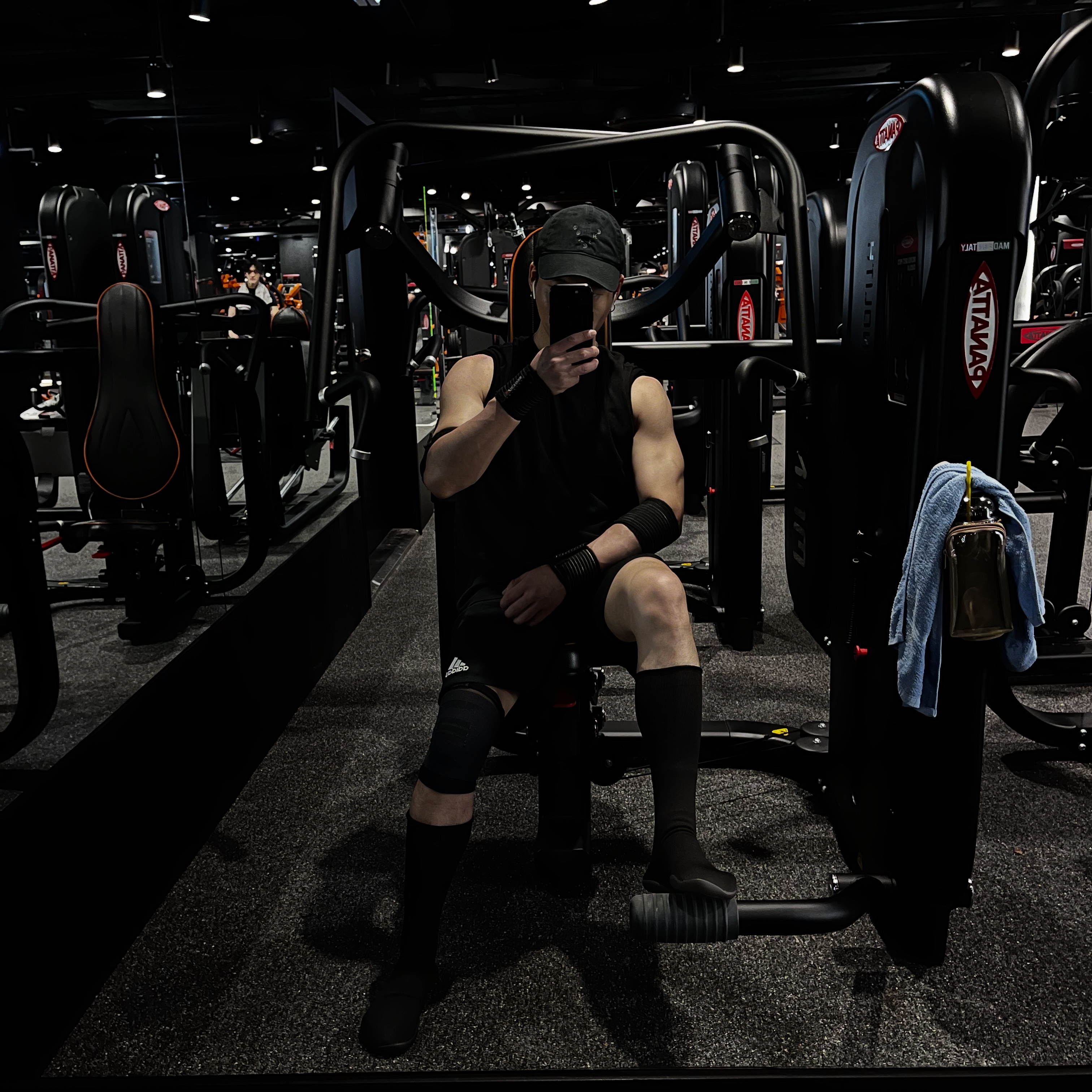 Yeezy YZY Pods Black 착용 스타일