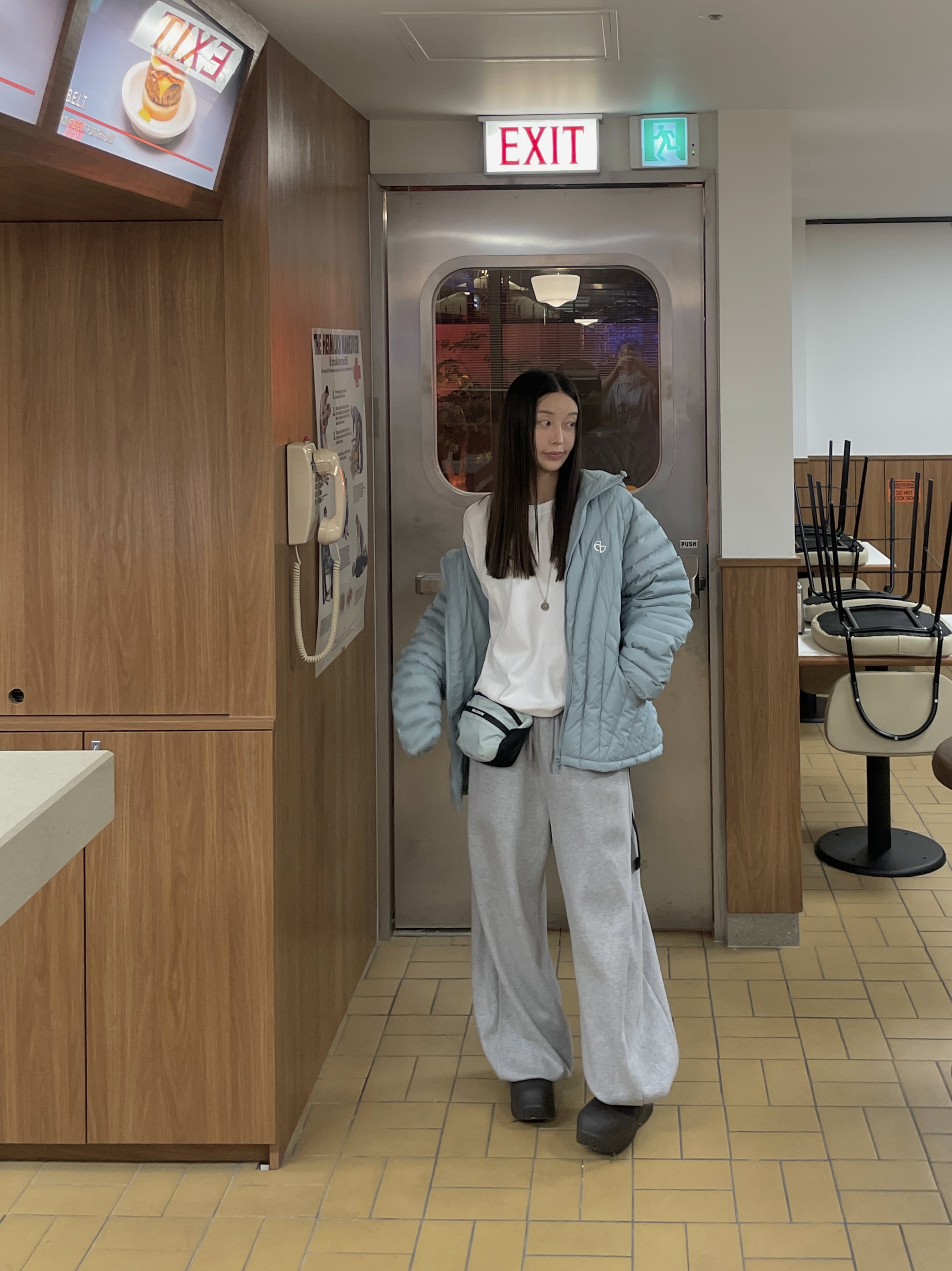 [KREAM 단독] NOMANUAL Nubes Light Duck Down Marina, Salomon Mont 2L Crossbody Bag Mint 착용 스타일 - 1