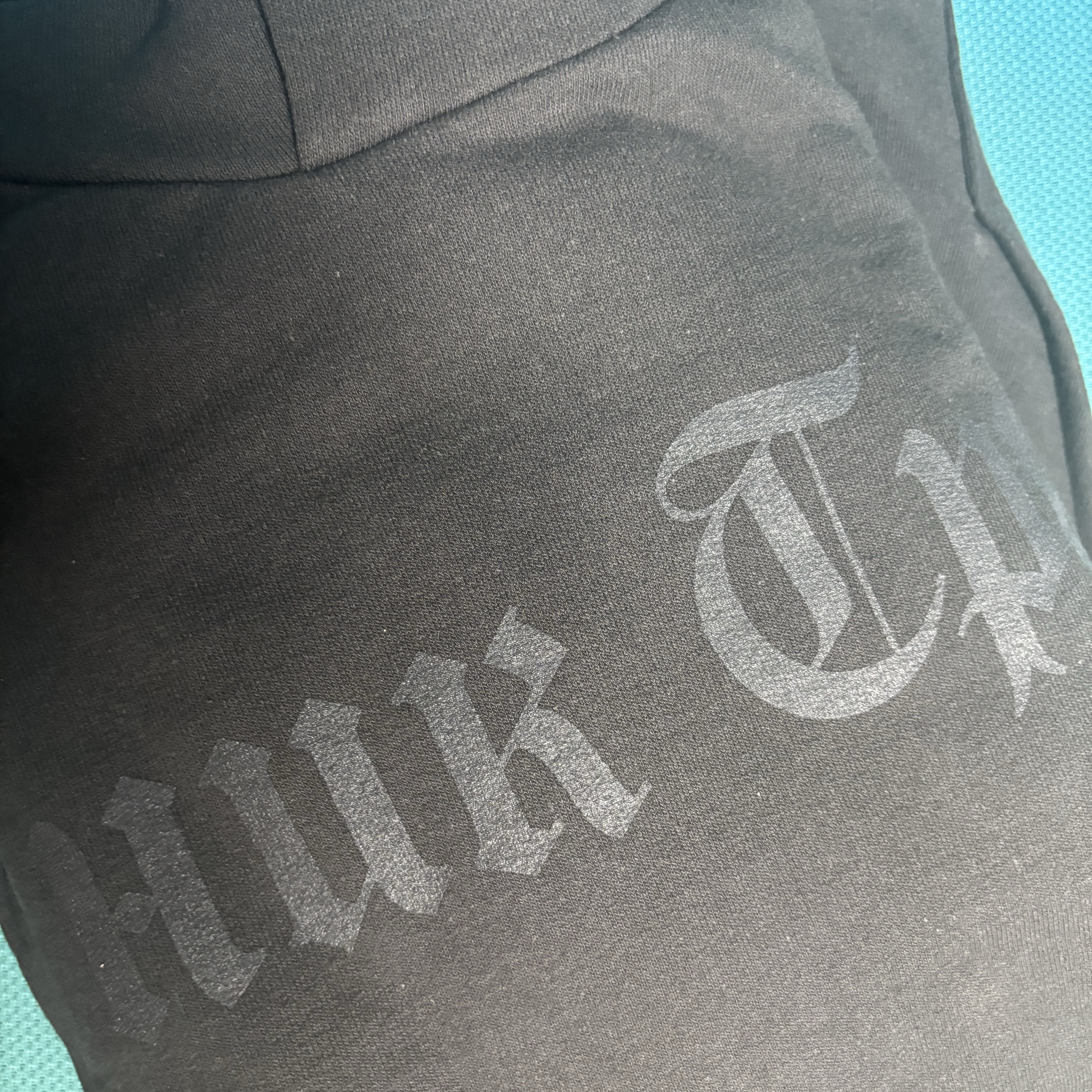 Yeezy x Gosha Rubchinskiy Tribune Herald HD-01 Hoodie Charcoal 착용 스타일