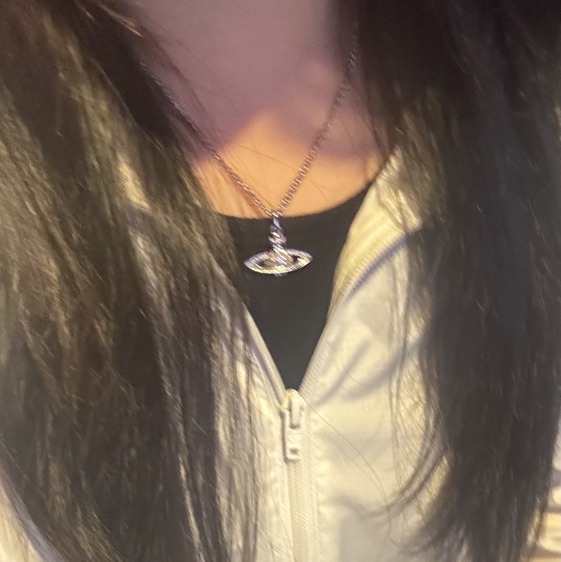 Vivienne Westwood Mini Bas Relief Pendant Silver 착용 스타일
