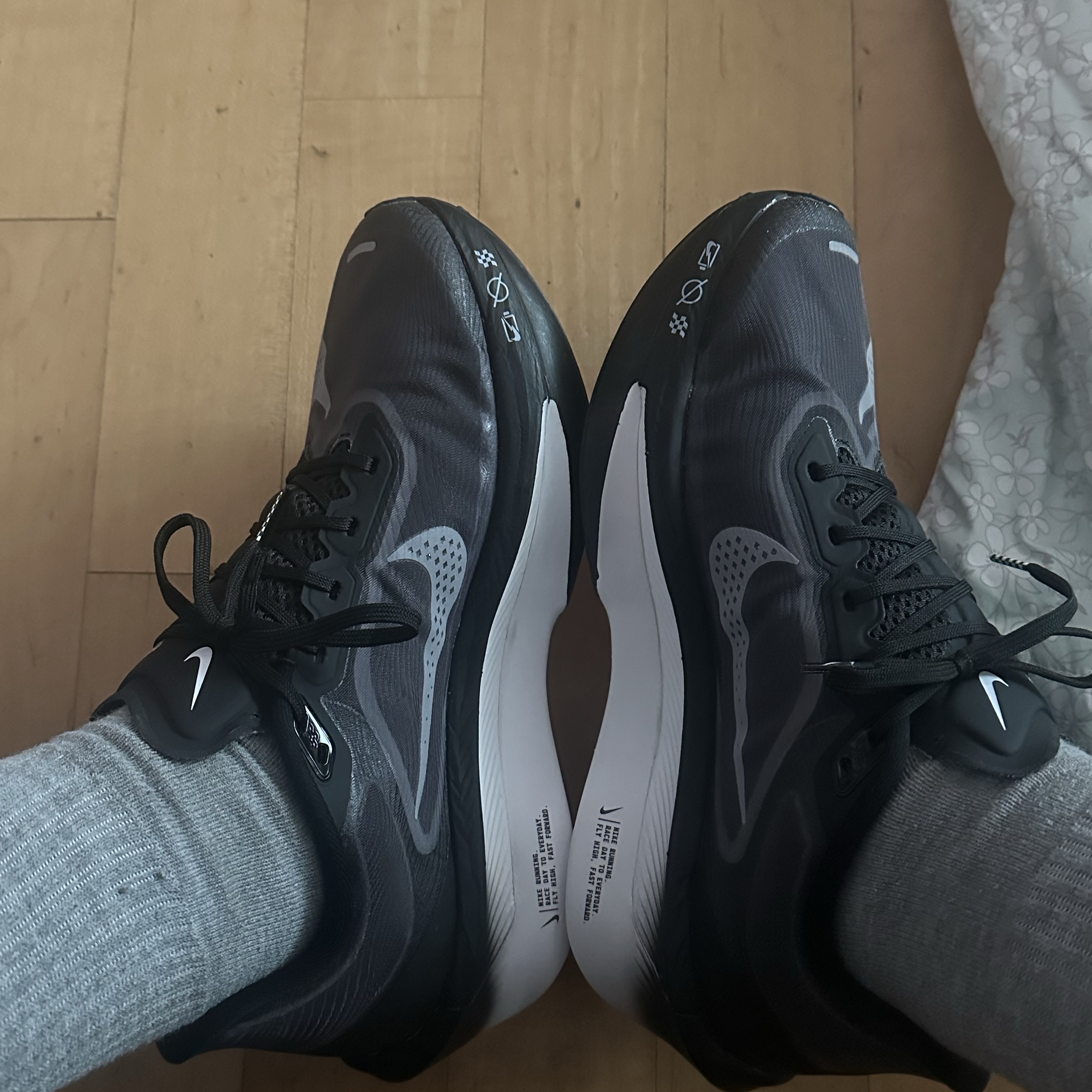 Nike Zoom Fly 6 Black Light Smoke Grey 착용 스타일