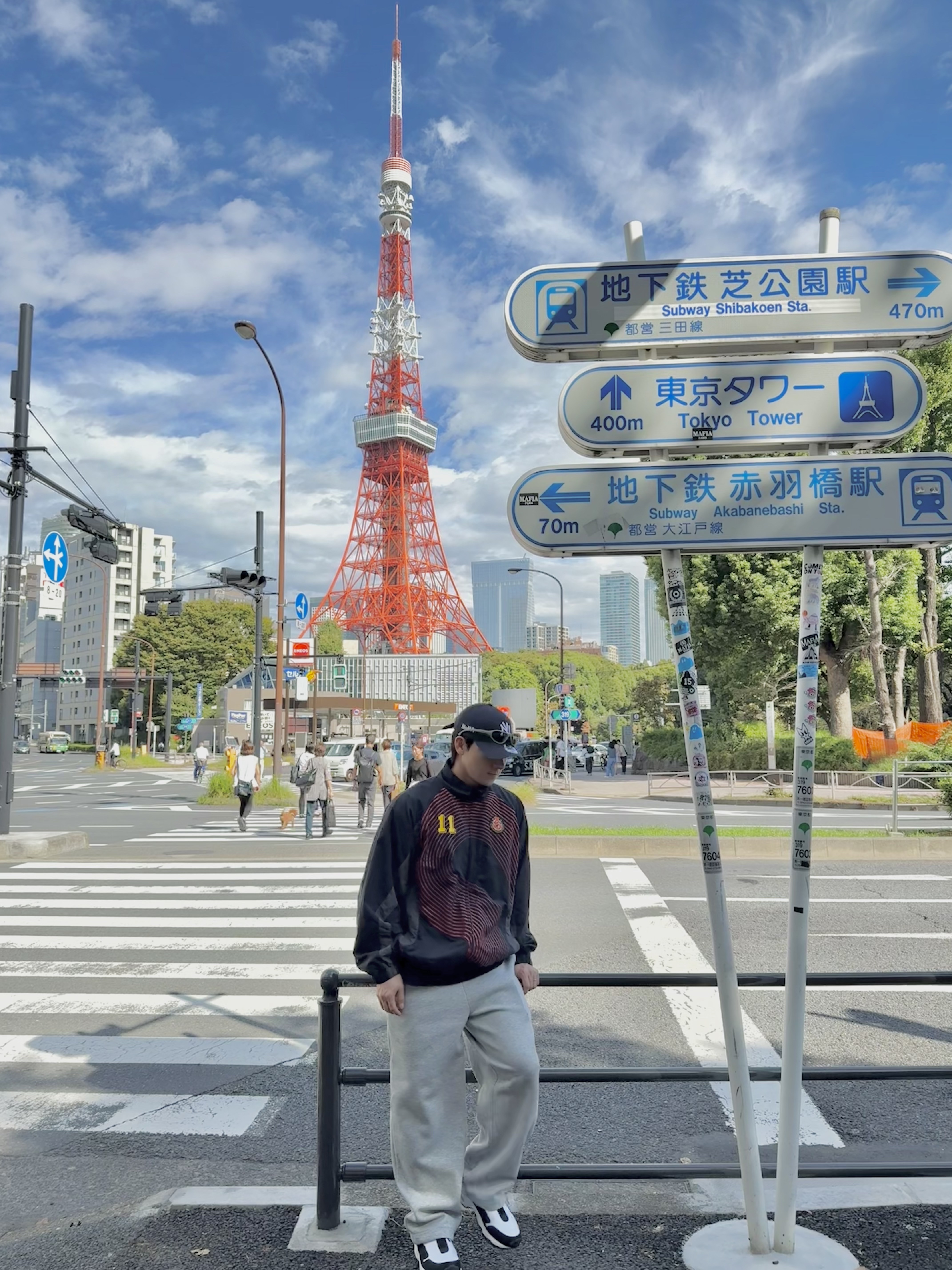 Montbell Polarized Trekking Glasses Silver Light Gray, New Era x MoMA New York Yankees Cap Navy 착용 스타일