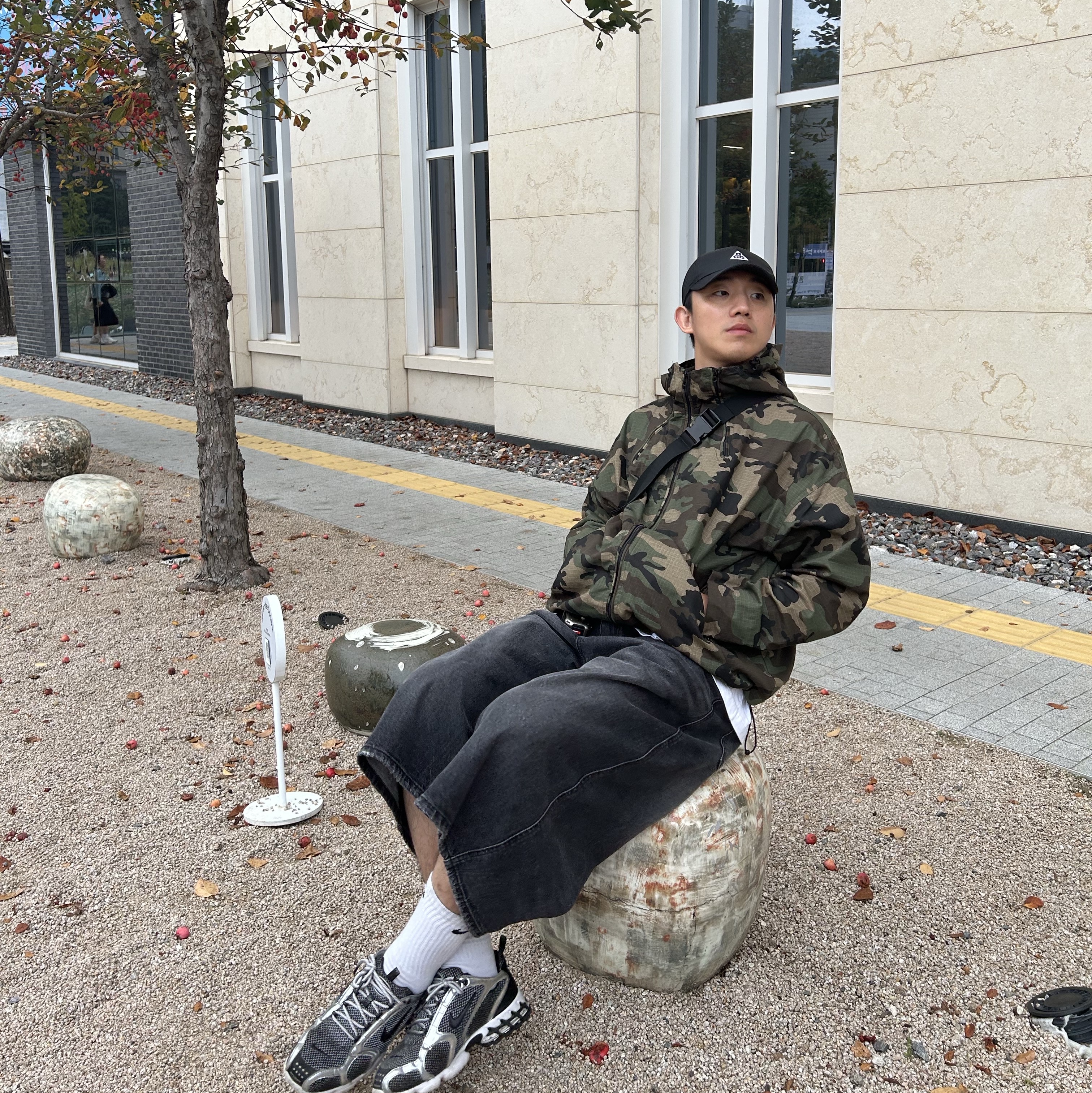 Nike ACG Trail Cap Black, Palace x Gap Backpack Black - 24SS 착용 스타일 - 6
