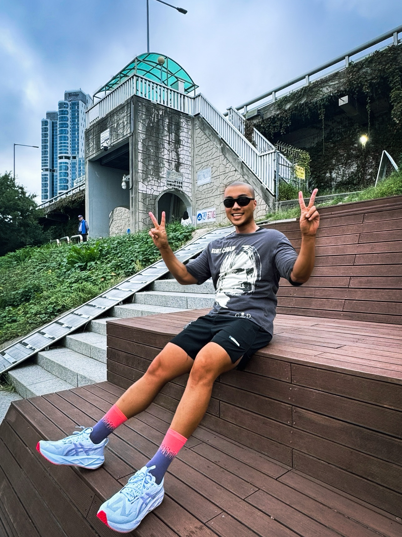 Asics Light Mesh Crew Socks Greyish Purple Performance Black, Asics Novablast 5 Tokyo Blue Fade Edo Purple 착용 스타일 - 1