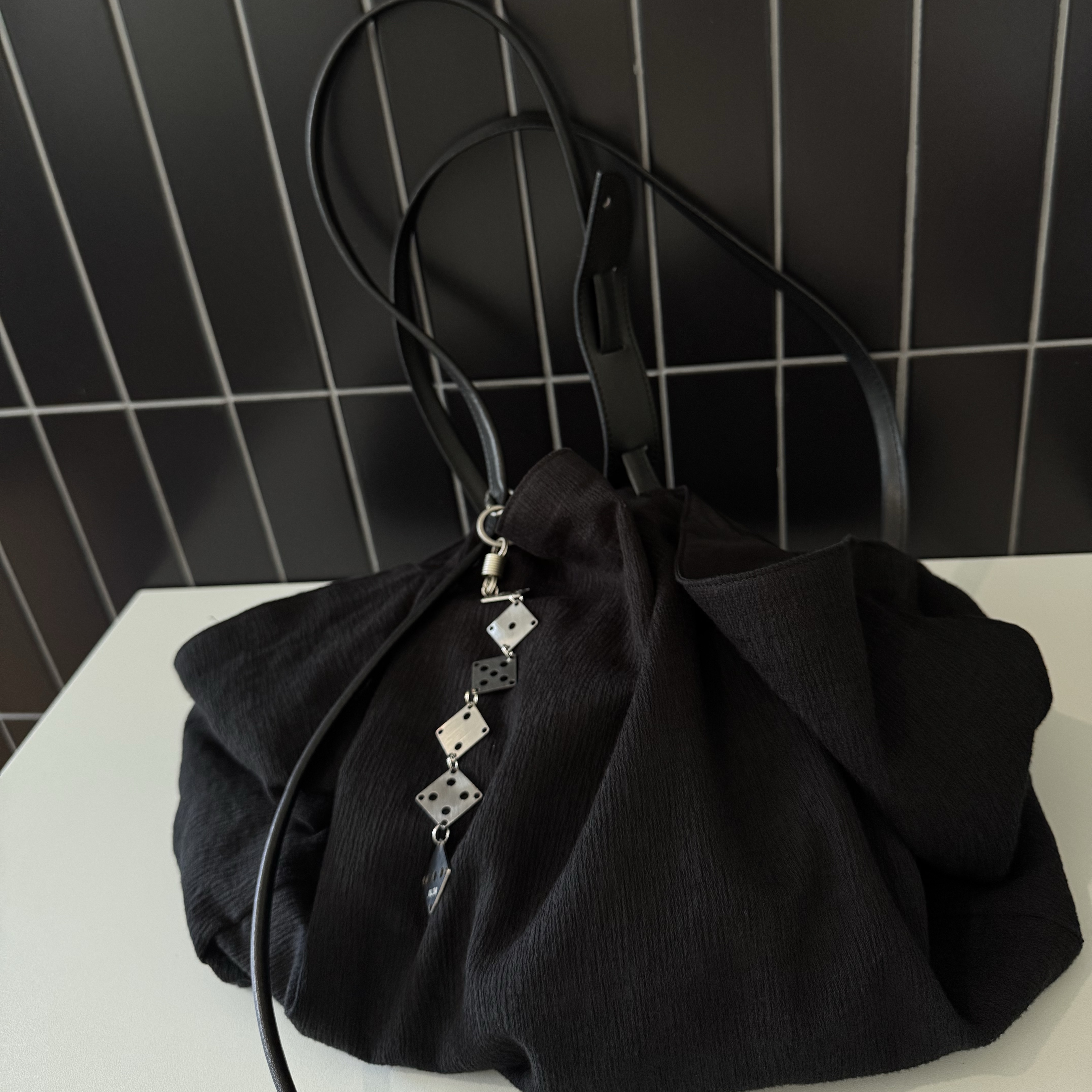 Xlim Ep.7 Synopsis 01 Bag Black 착용 스타일