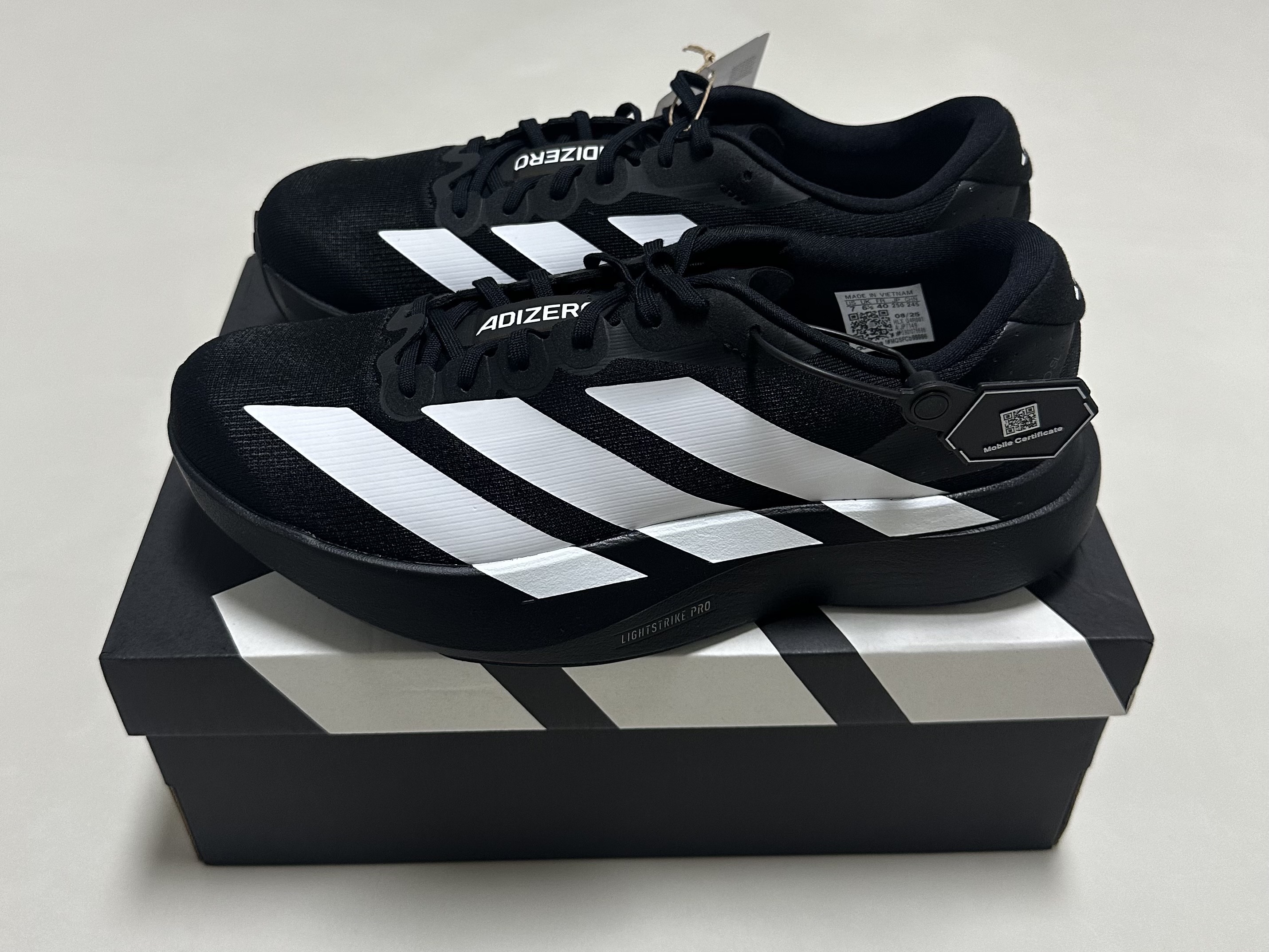 Adidas Adizero EVO SL Core Black Cloud White 착용 스타일