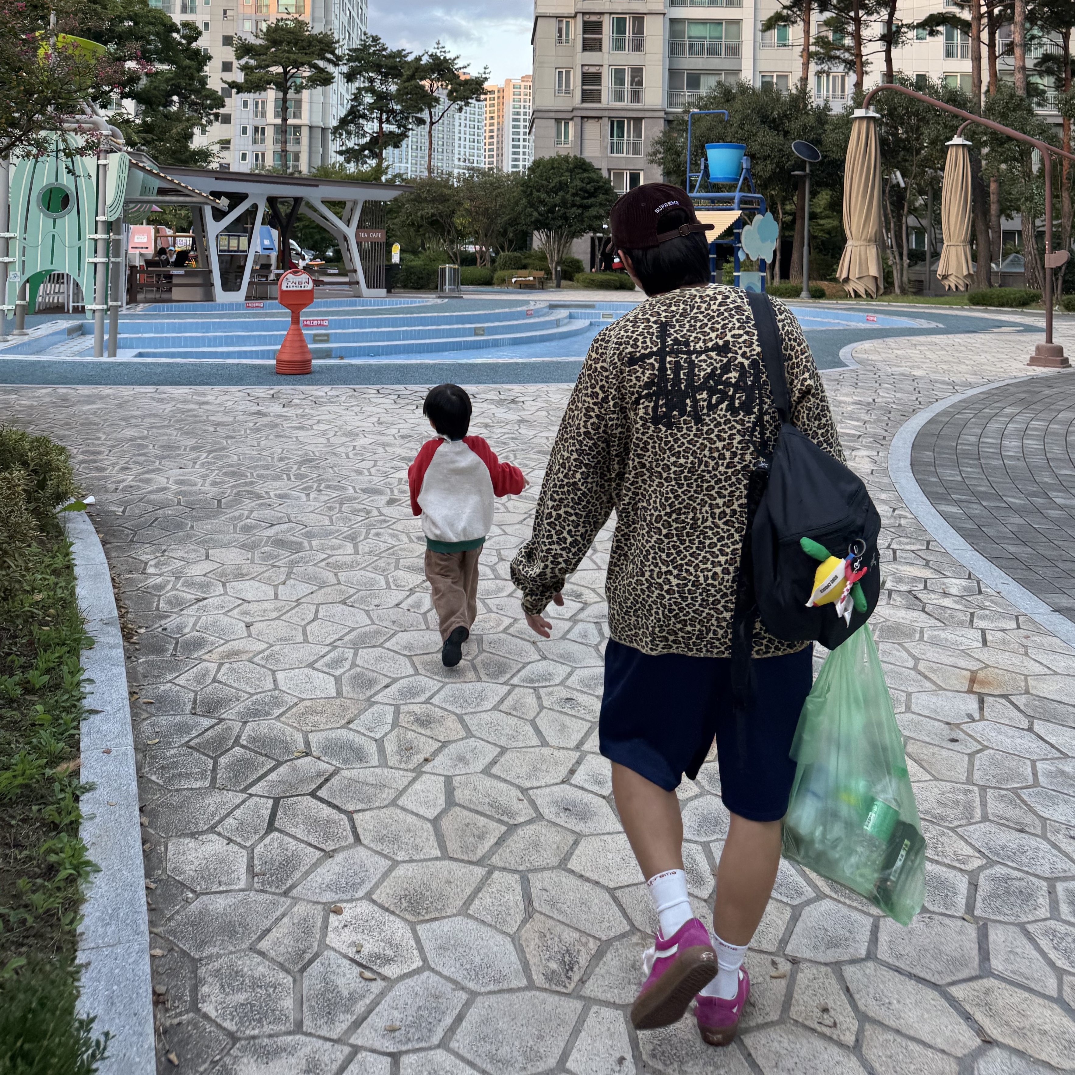 Stussy Basic Thermal Leopard, Stussy Basic Mesh Shorts Blue 착용 스타일 - 2